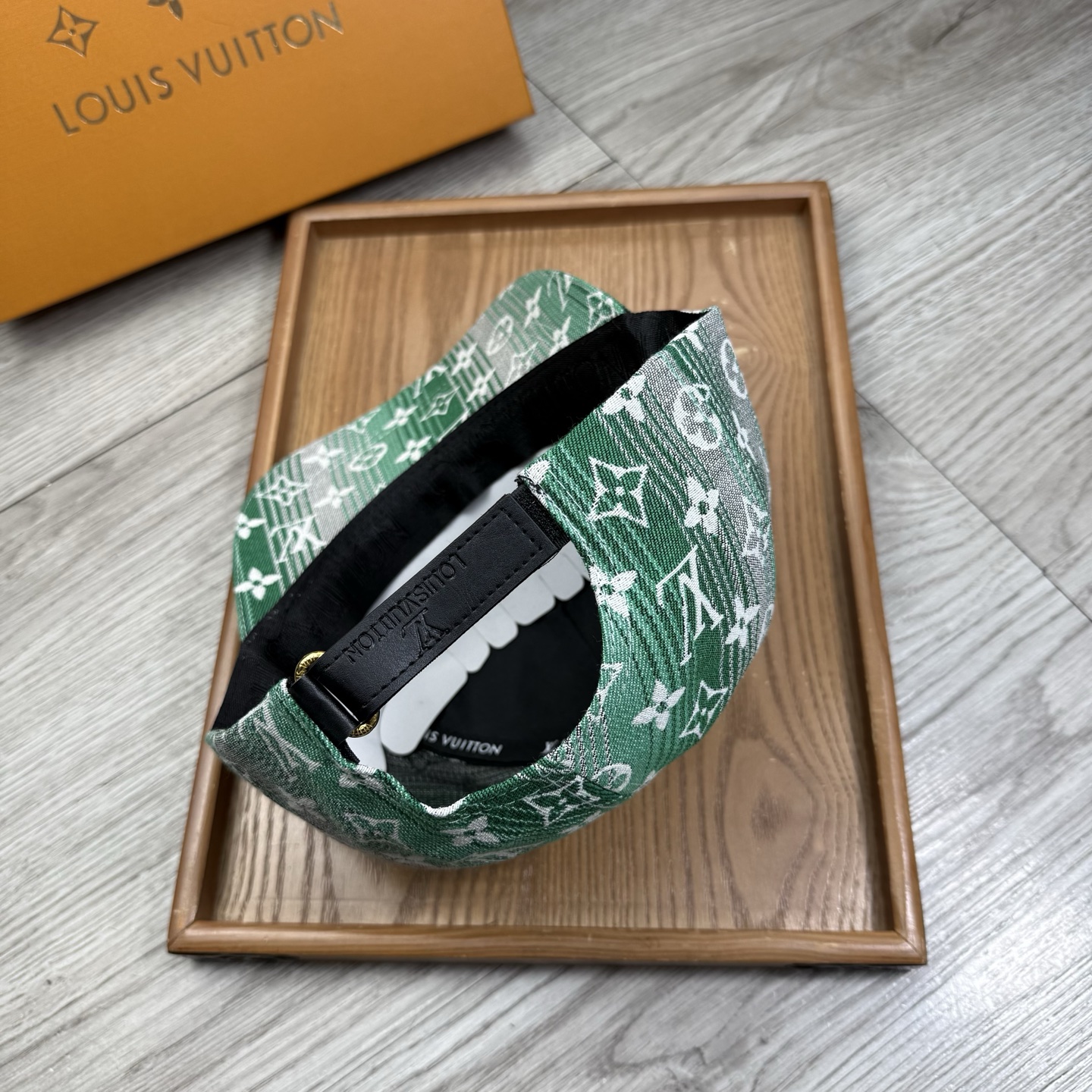 。L家。【配防尘袋】新品棒球帽！材质：纯棉！透气性好！春天挡风，夏天防晒必备单品！颜色大气！款式新颖别致