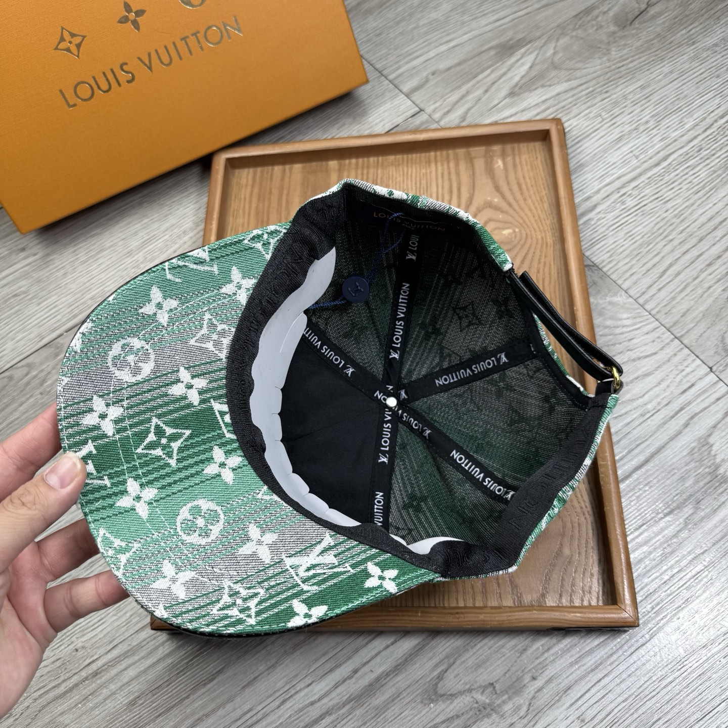 。L家。【配防尘袋】新品棒球帽！材质：纯棉！透气性好！春天挡风，夏天防晒必备单品！颜色大气！款式新颖别致