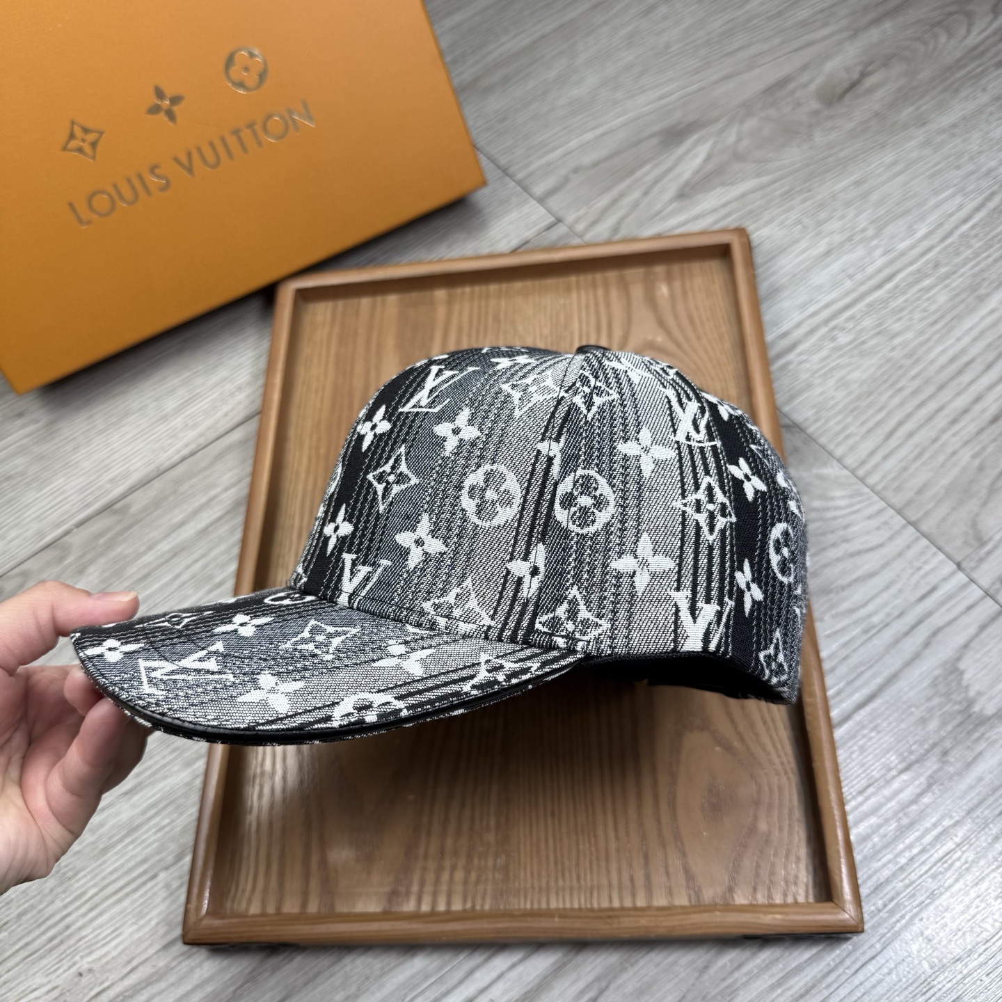 。L家。【配防尘袋】新品棒球帽！材质：纯棉！透气性好！春天挡风，夏天防晒必备单品！颜色大气！款式新颖别致