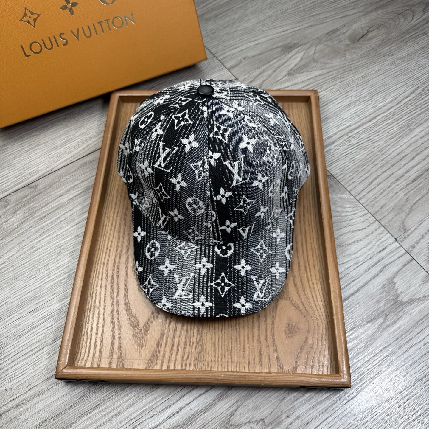 。L家。【配防尘袋】新品棒球帽！材质：纯棉！透气性好！春天挡风，夏天防晒必备单品！颜色大气！款式新颖别致