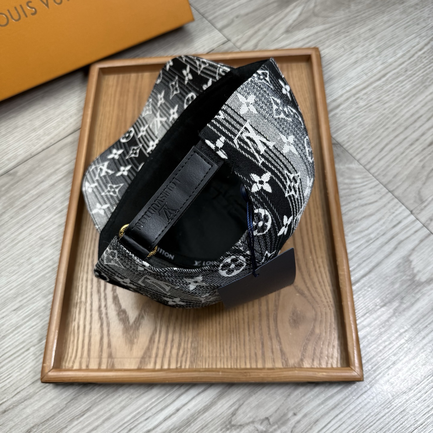 。L家。【配防尘袋】新品棒球帽！材质：纯棉！透气性好！春天挡风，夏天防晒必备单品！颜色大气！款式新颖别致