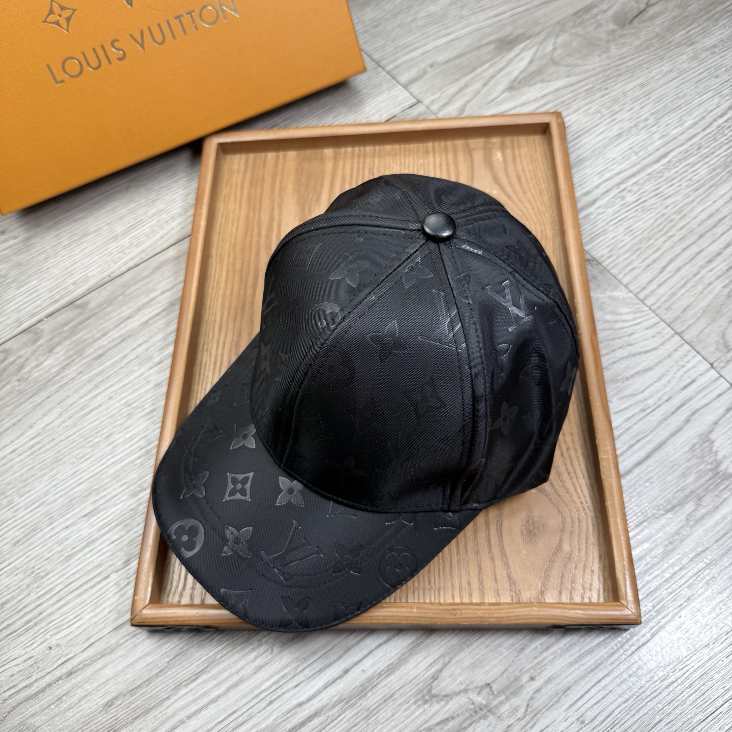 。L家。【配防尘袋】新品棒球帽！材质：纯棉！透气性好！春天挡风，夏天防晒必备单品！颜色大气！款式新颖别致
