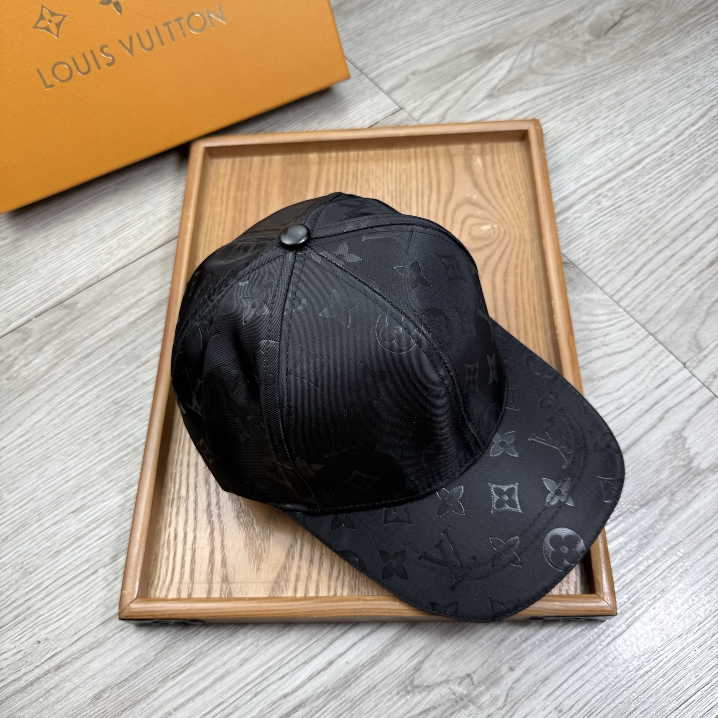 。L家。【配防尘袋】新品棒球帽！材质：纯棉！透气性好！春天挡风，夏天防晒必备单品！颜色大气！款式新颖别致