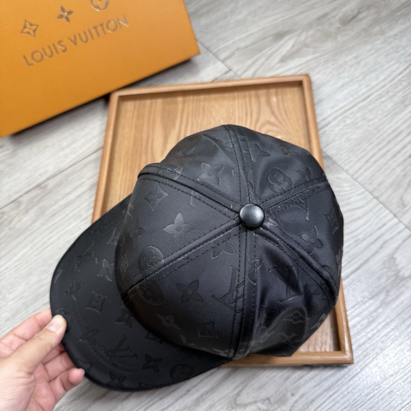 。L家。【配防尘袋】新品棒球帽！材质：纯棉！透气性好！春天挡风，夏天防晒必备单品！颜色大气！款式新颖别致