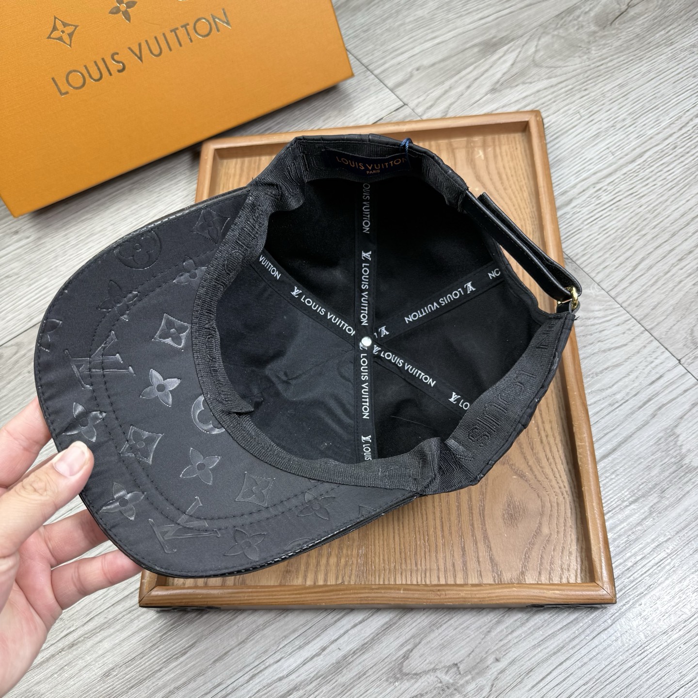 。L家。【配防尘袋】新品棒球帽！材质：纯棉！透气性好！春天挡风，夏天防晒必备单品！颜色大气！款式新颖别致