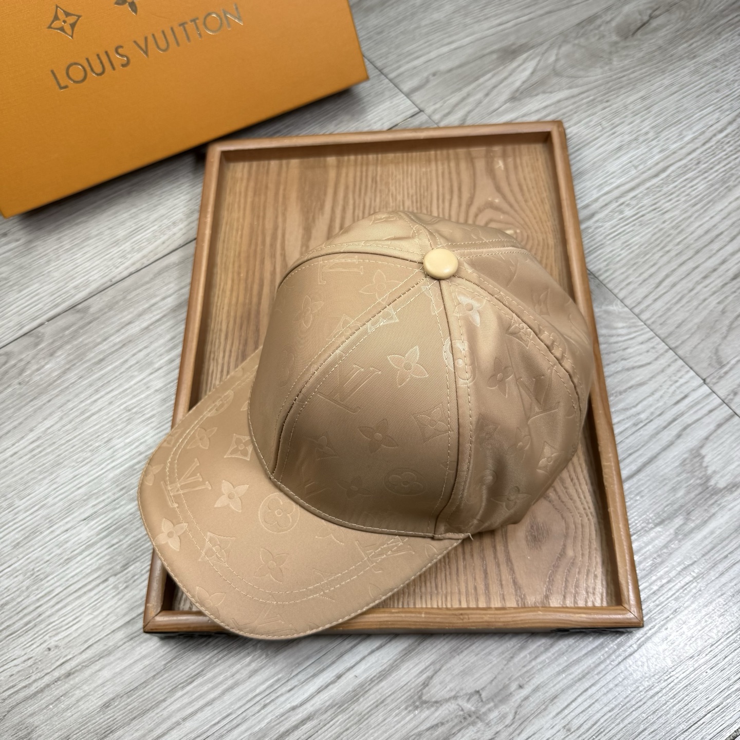 。L家。【配防尘袋】新品棒球帽！材质：纯棉！透气性好！春天挡风，夏天防晒必备单品！颜色大气！款式新颖别致