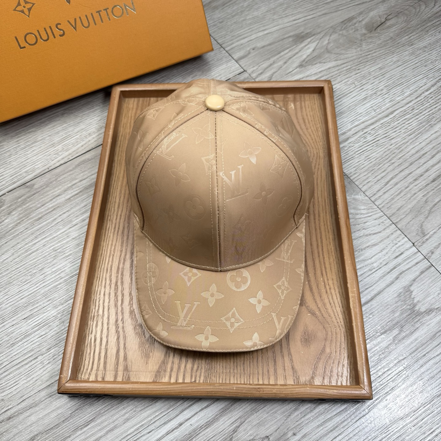。L家。【配防尘袋】新品棒球帽！材质：纯棉！透气性好！春天挡风，夏天防晒必备单品！颜色大气！款式新颖别致