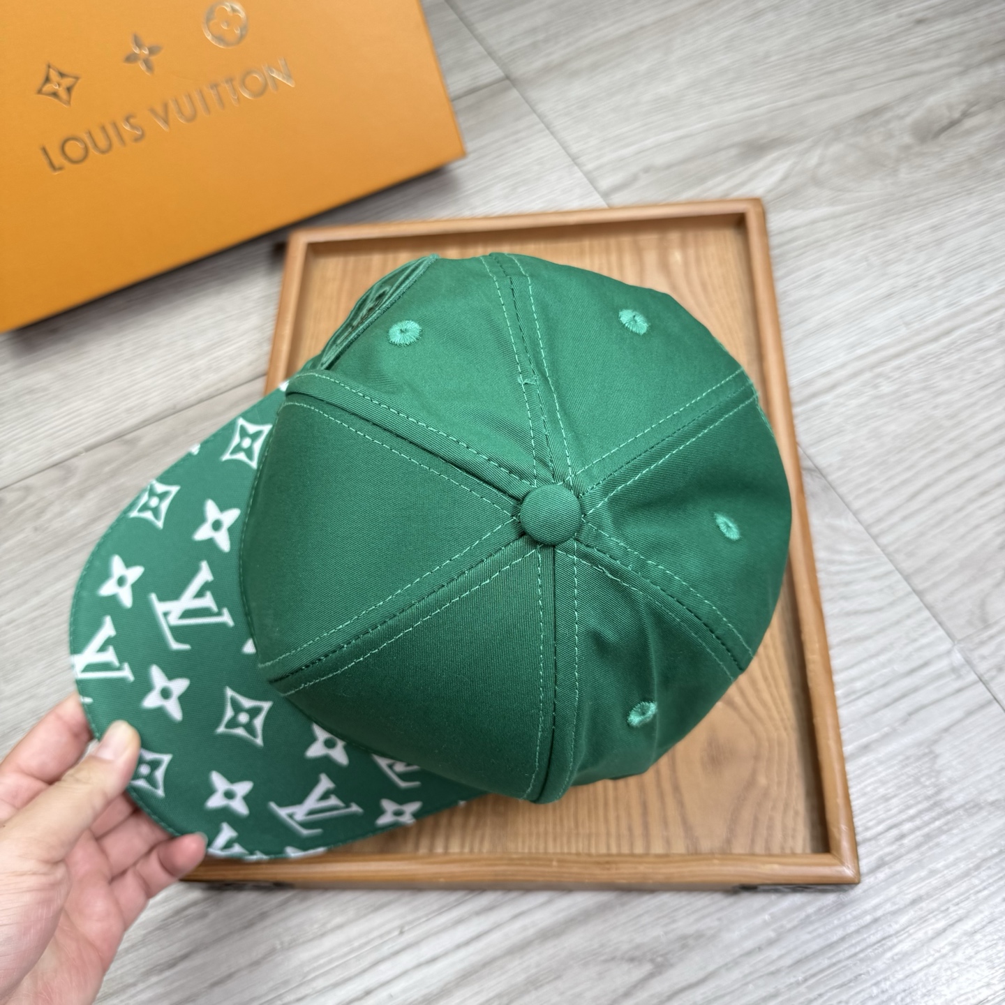 。L家。【配防尘袋】新品棒球帽！材质：纯棉！透气性好！春天挡风，夏天防晒必备单品！颜色大气！款式新颖别致