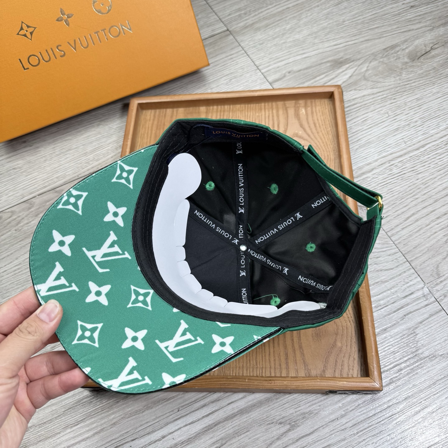 。L家。【配防尘袋】新品棒球帽！材质：纯棉！透气性好！春天挡风，夏天防晒必备单品！颜色大气！款式新颖别致