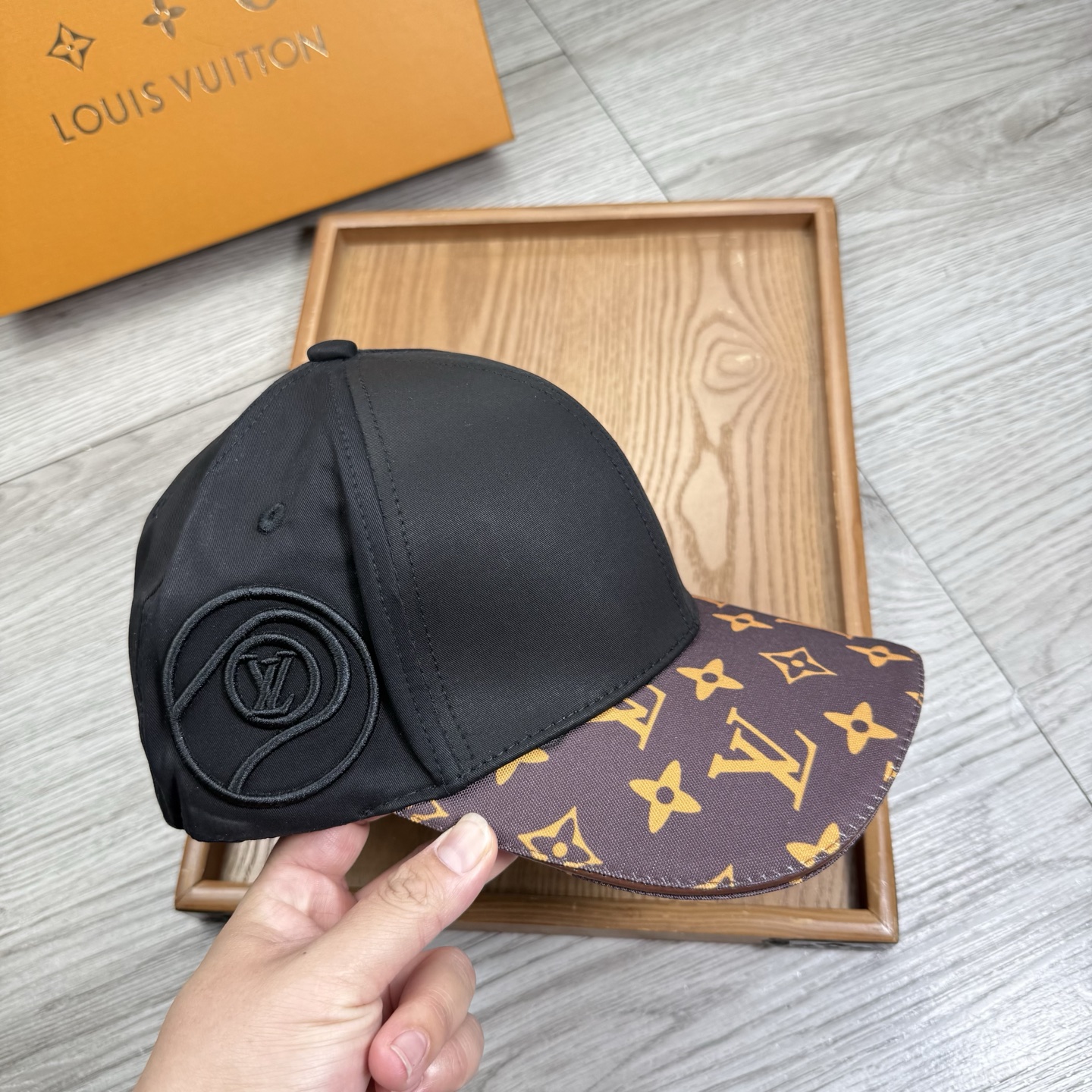 。L家。【配防尘袋】新品棒球帽！材质：纯棉！透气性好！春天挡风，夏天防晒必备单品！颜色大气！款式新颖别致