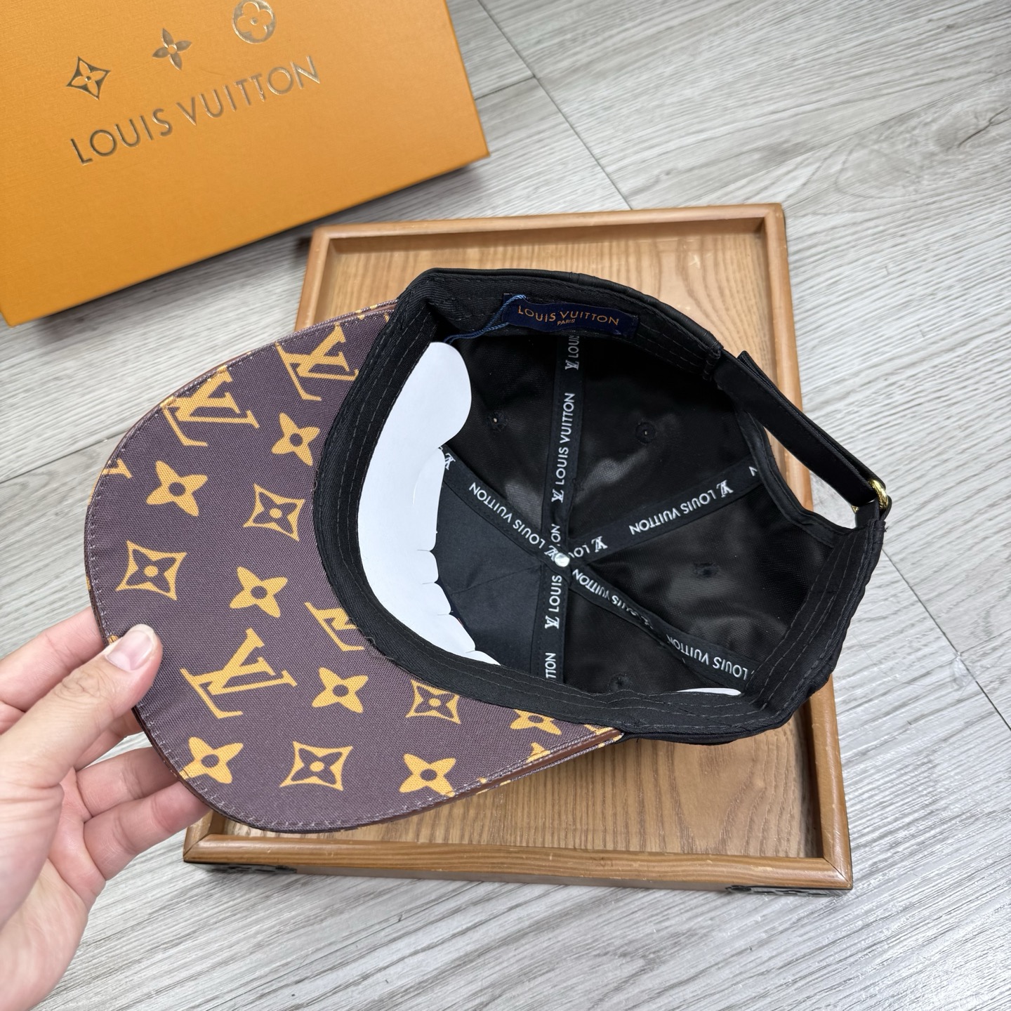 。L家。【配防尘袋】新品棒球帽！材质：纯棉！透气性好！春天挡风，夏天防晒必备单品！颜色大气！款式新颖别致