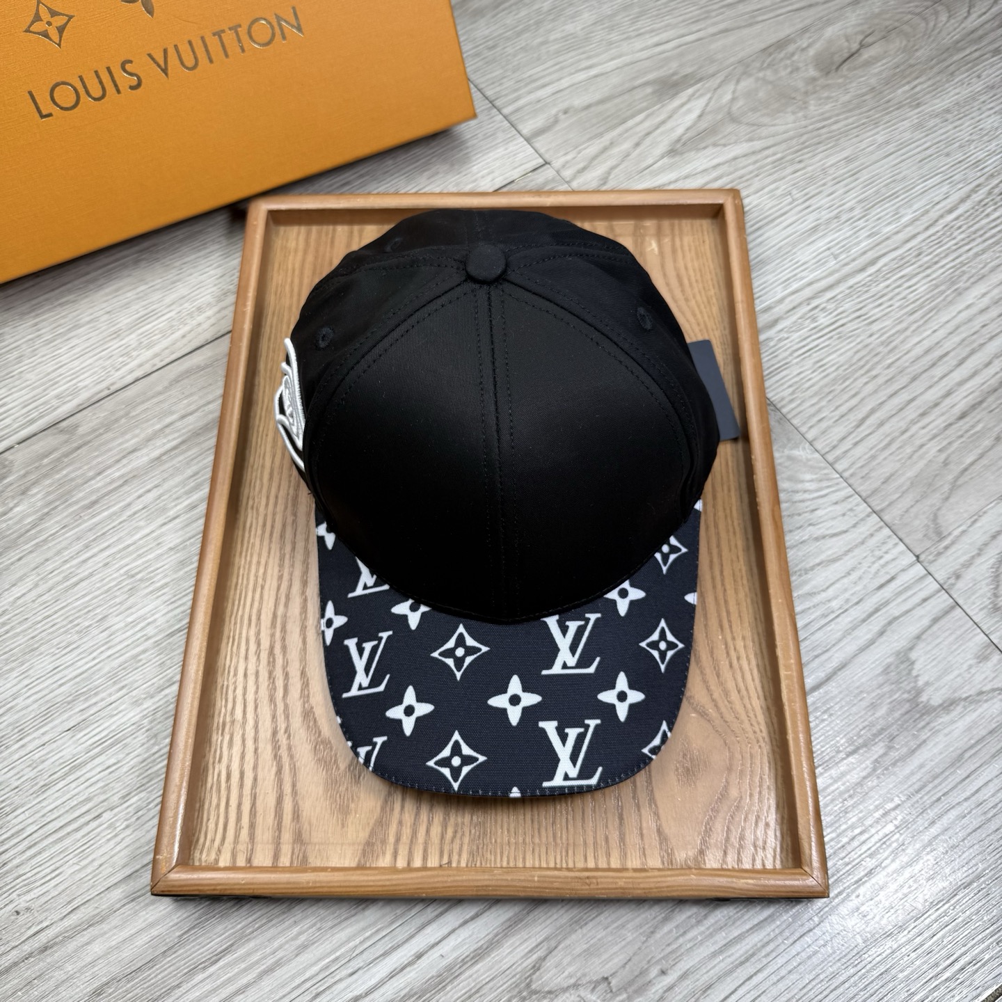 。L家。【配防尘袋】新品棒球帽！材质：纯棉！透气性好！春天挡风，夏天防晒必备单品！颜色大气！款式新颖别致
