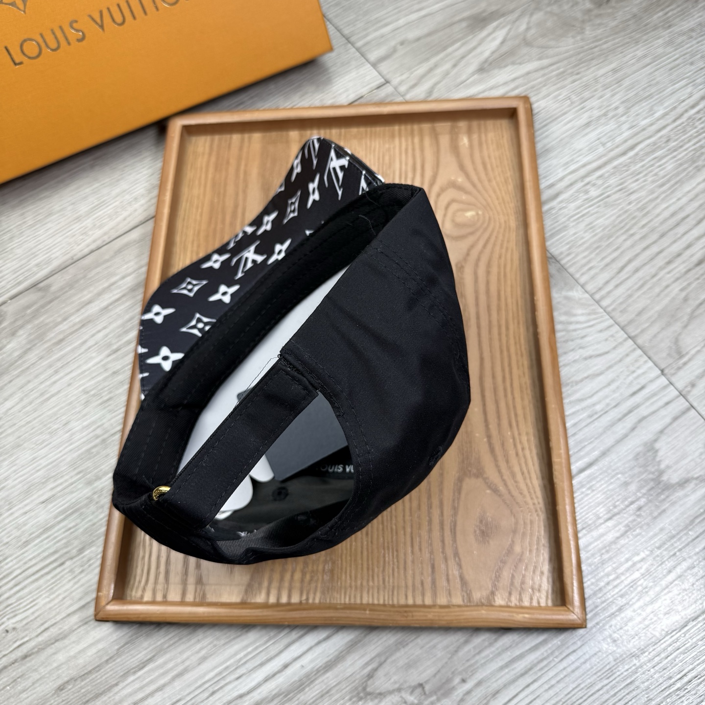 。L家。【配防尘袋】新品棒球帽！材质：纯棉！透气性好！春天挡风，夏天防晒必备单品！颜色大气！款式新颖别致