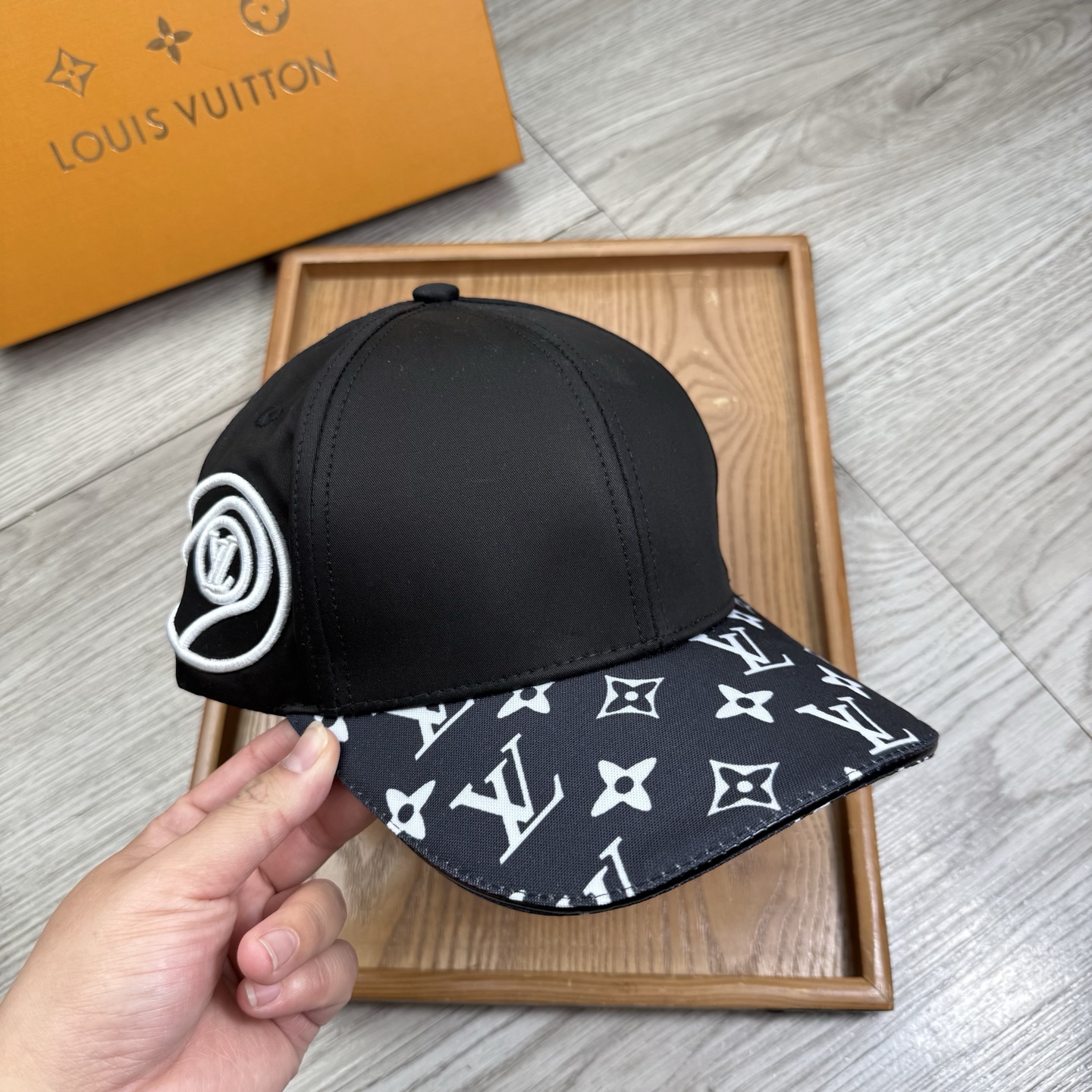 。L家。【配防尘袋】新品棒球帽！材质：纯棉！透气性好！春天挡风，夏天防晒必备单品！颜色大气！款式新颖别致
