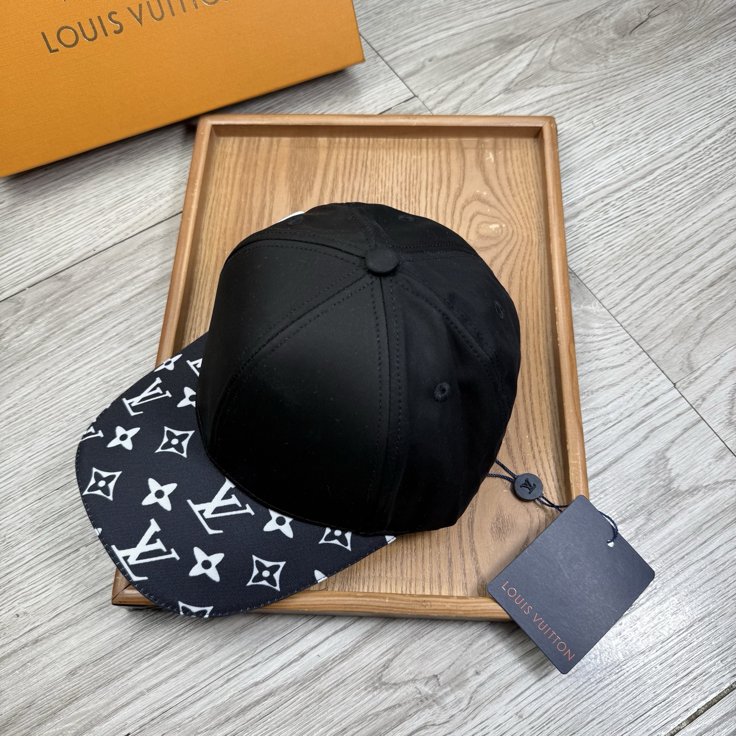 。L家。【配防尘袋】新品棒球帽！材质：纯棉！透气性好！春天挡风，夏天防晒必备单品！颜色大气！款式新颖别致
