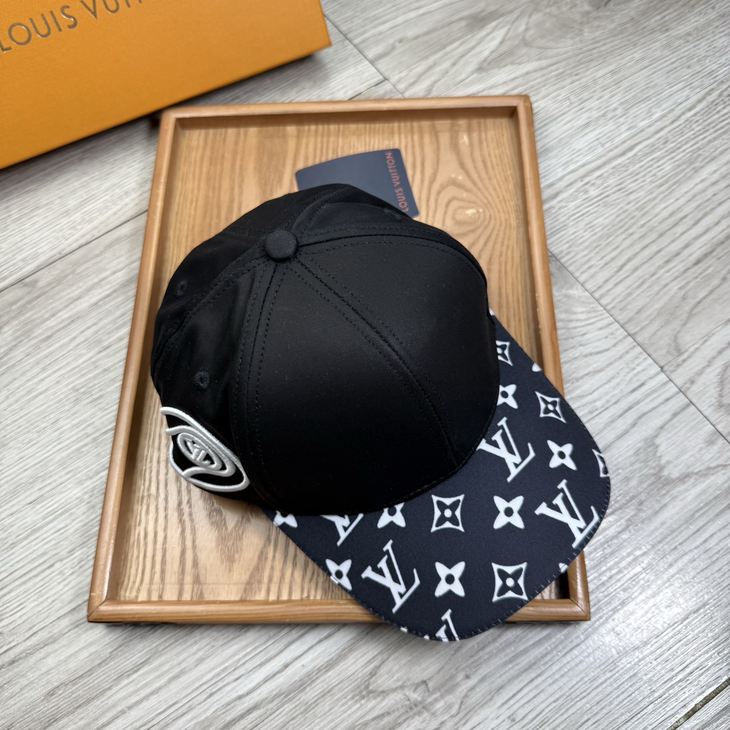 。L家。【配防尘袋】新品棒球帽！材质：纯棉！透气性好！春天挡风，夏天防晒必备单品！颜色大气！款式新颖别致