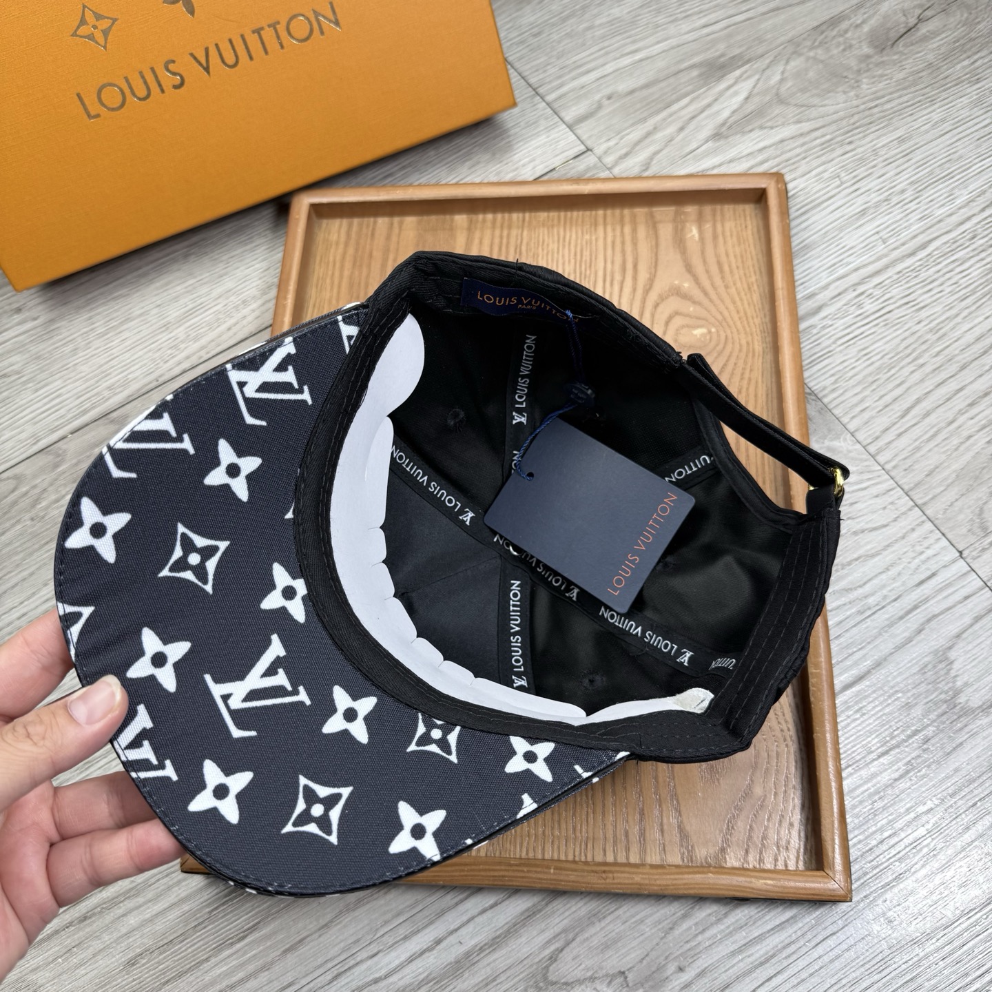 。L家。【配防尘袋】新品棒球帽！材质：纯棉！透气性好！春天挡风，夏天防晒必备单品！颜色大气！款式新颖别致