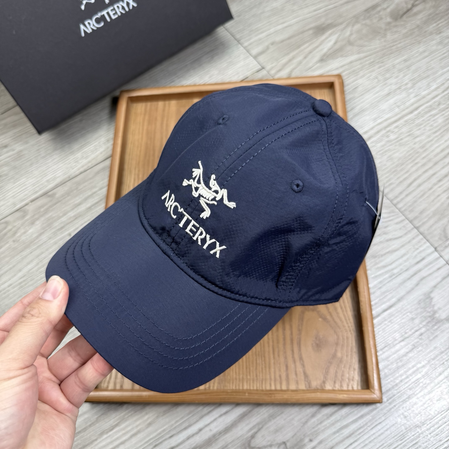 。始祖鸟。【配防尘袋】新品棒球帽！材质：纯棉！透气性好！春天挡风，夏天防晒必备单品！颜色大气！款式新颖别