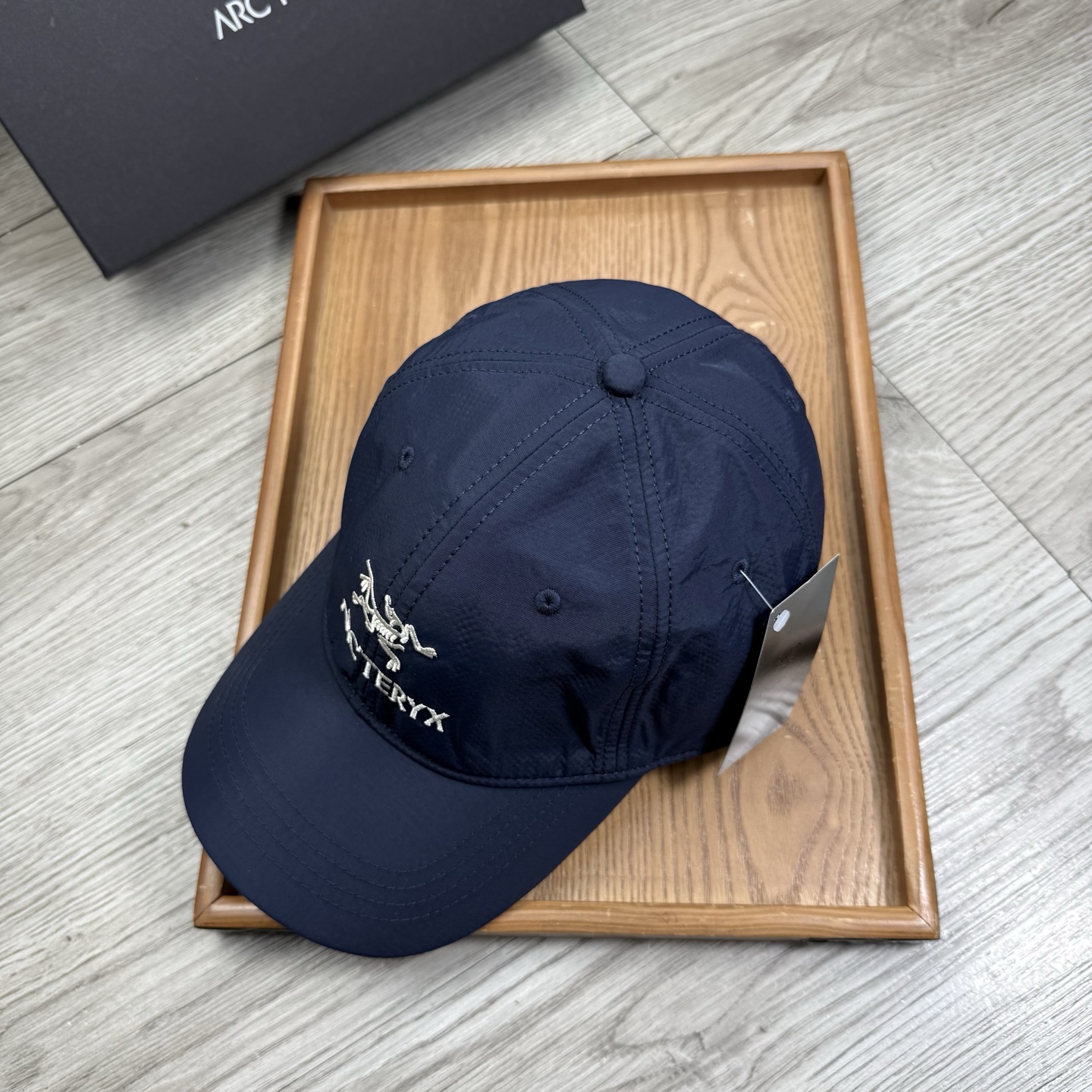 。始祖鸟。【配防尘袋】新品棒球帽！材质：纯棉！透气性好！春天挡风，夏天防晒必备单品！颜色大气！款式新颖别