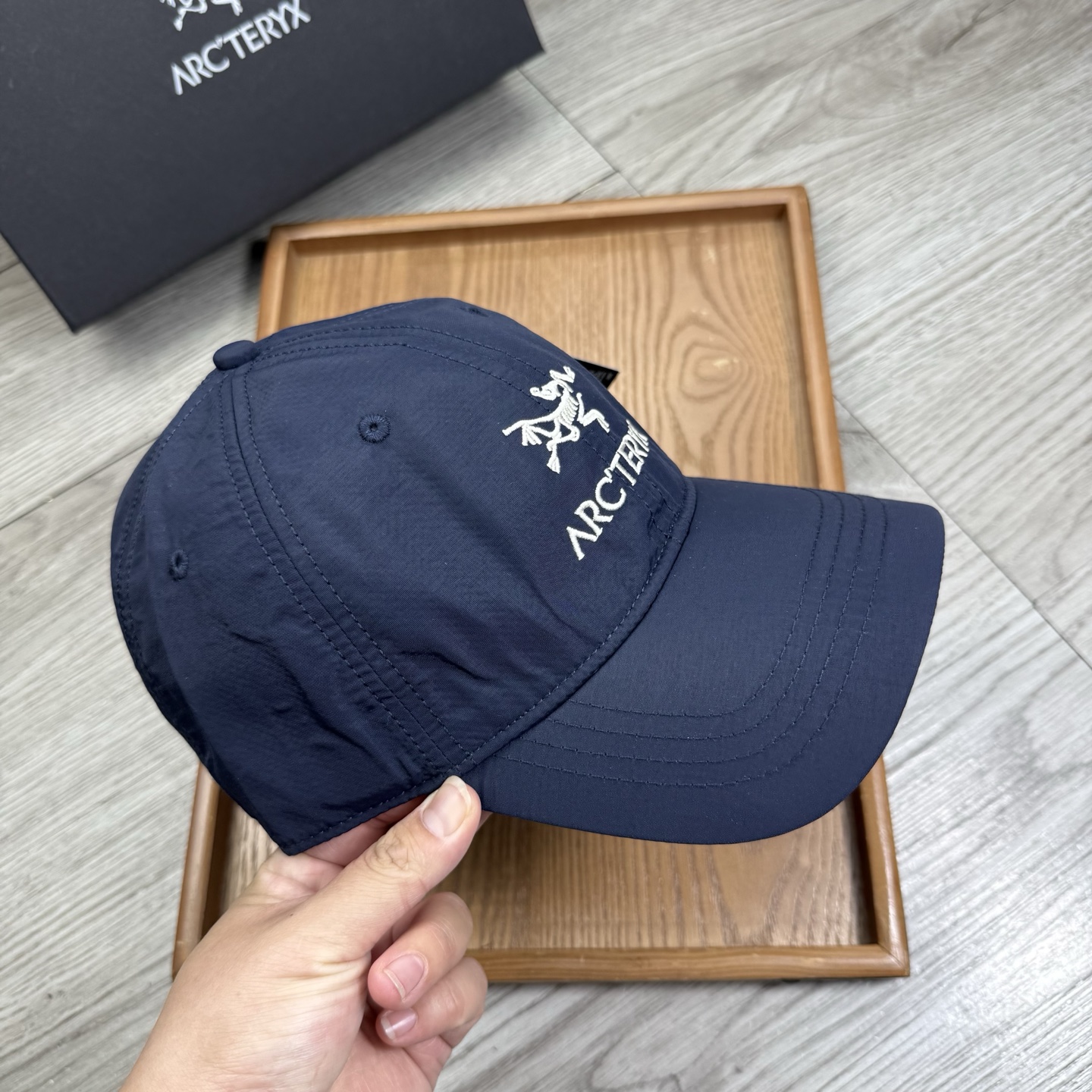 。始祖鸟。【配防尘袋】新品棒球帽！材质：纯棉！透气性好！春天挡风，夏天防晒必备单品！颜色大气！款式新颖别