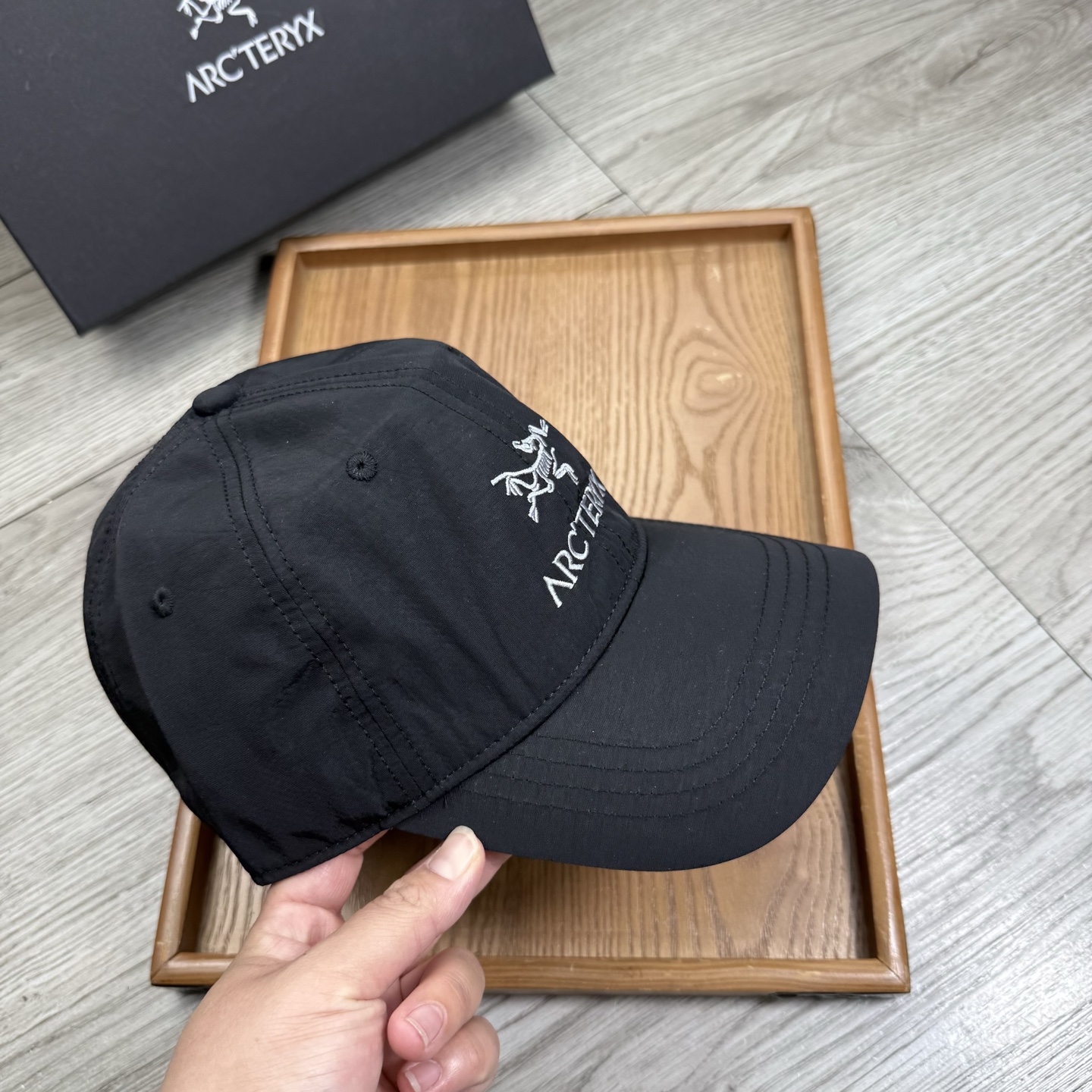 。始祖鸟。【配防尘袋】新品棒球帽！材质：纯棉！透气性好！春天挡风，夏天防晒必备单品！颜色大气！款式新颖别