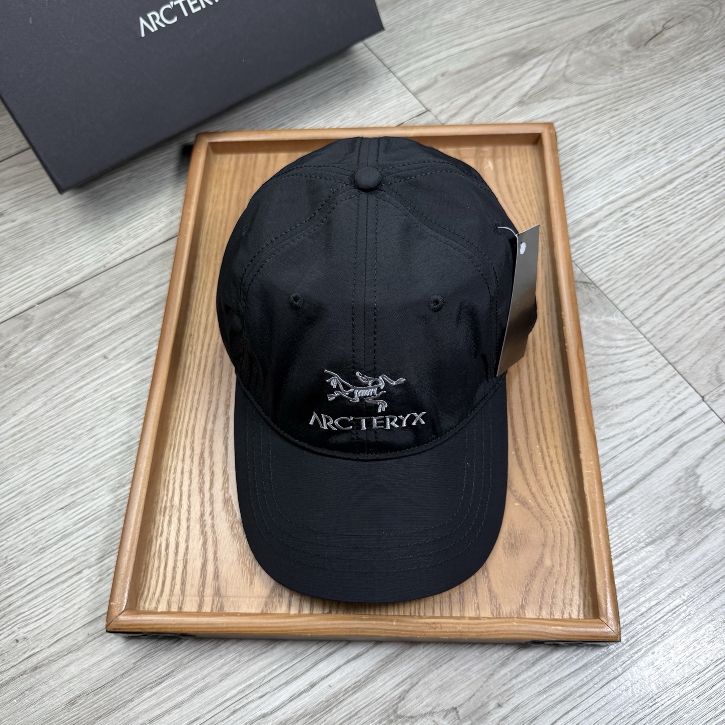 。始祖鸟。【配防尘袋】新品棒球帽！材质：纯棉！透气性好！春天挡风，夏天防晒必备单品！颜色大气！款式新颖别