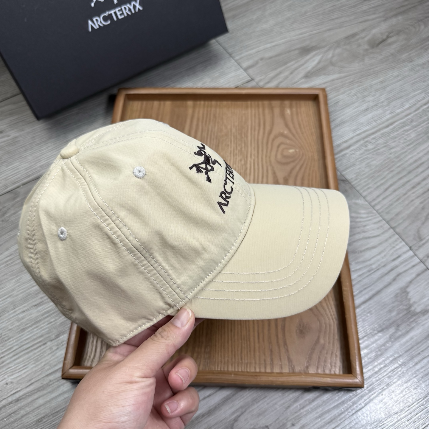 。始祖鸟。【配防尘袋】新品棒球帽！材质：纯棉！透气性好！春天挡风，夏天防晒必备单品！颜色大气！款式新颖别