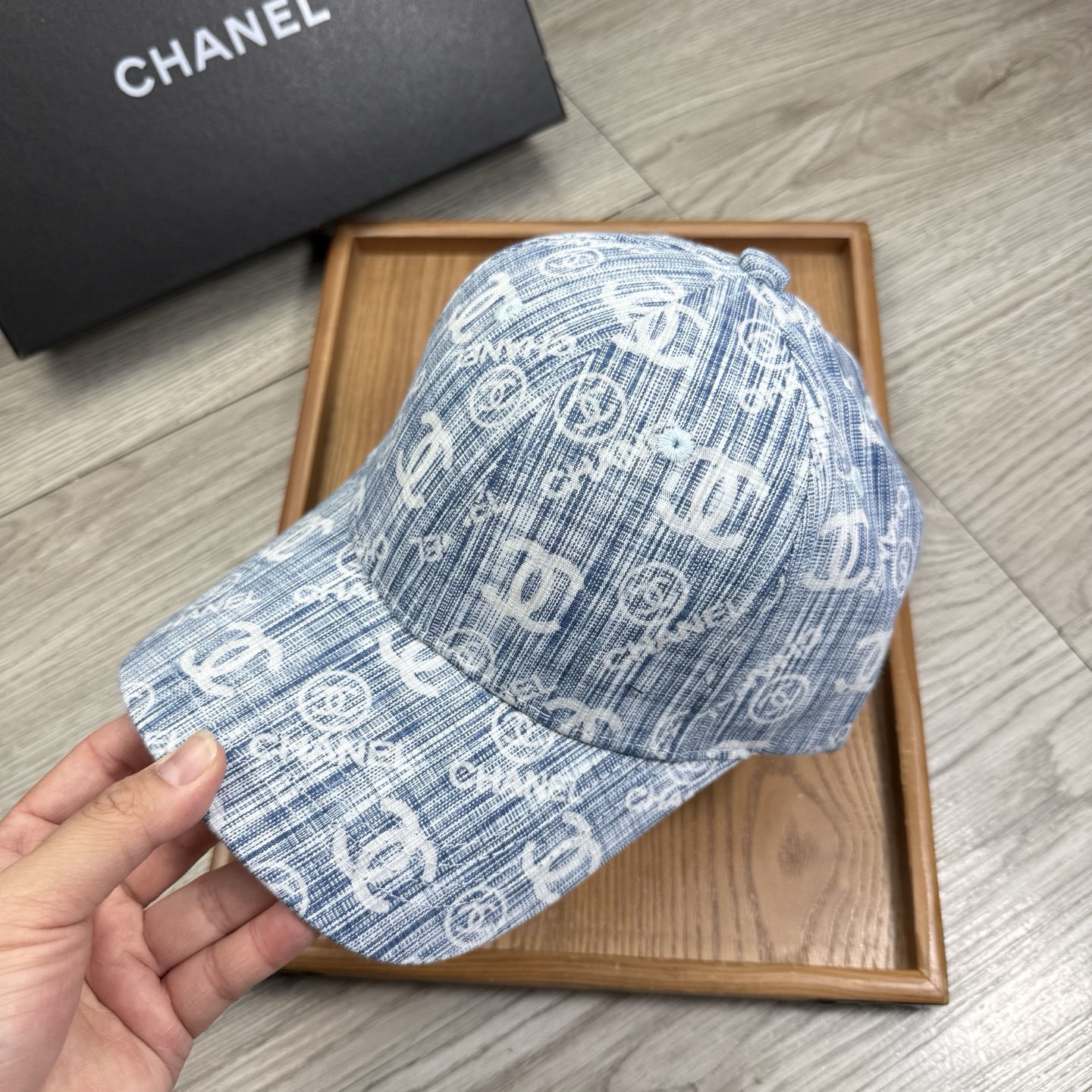 。C家。【配防尘袋】新品棒球帽！材质：纯棉！透气性好！春天挡风，夏天防晒必备单品！颜色大气！款式新颖别致