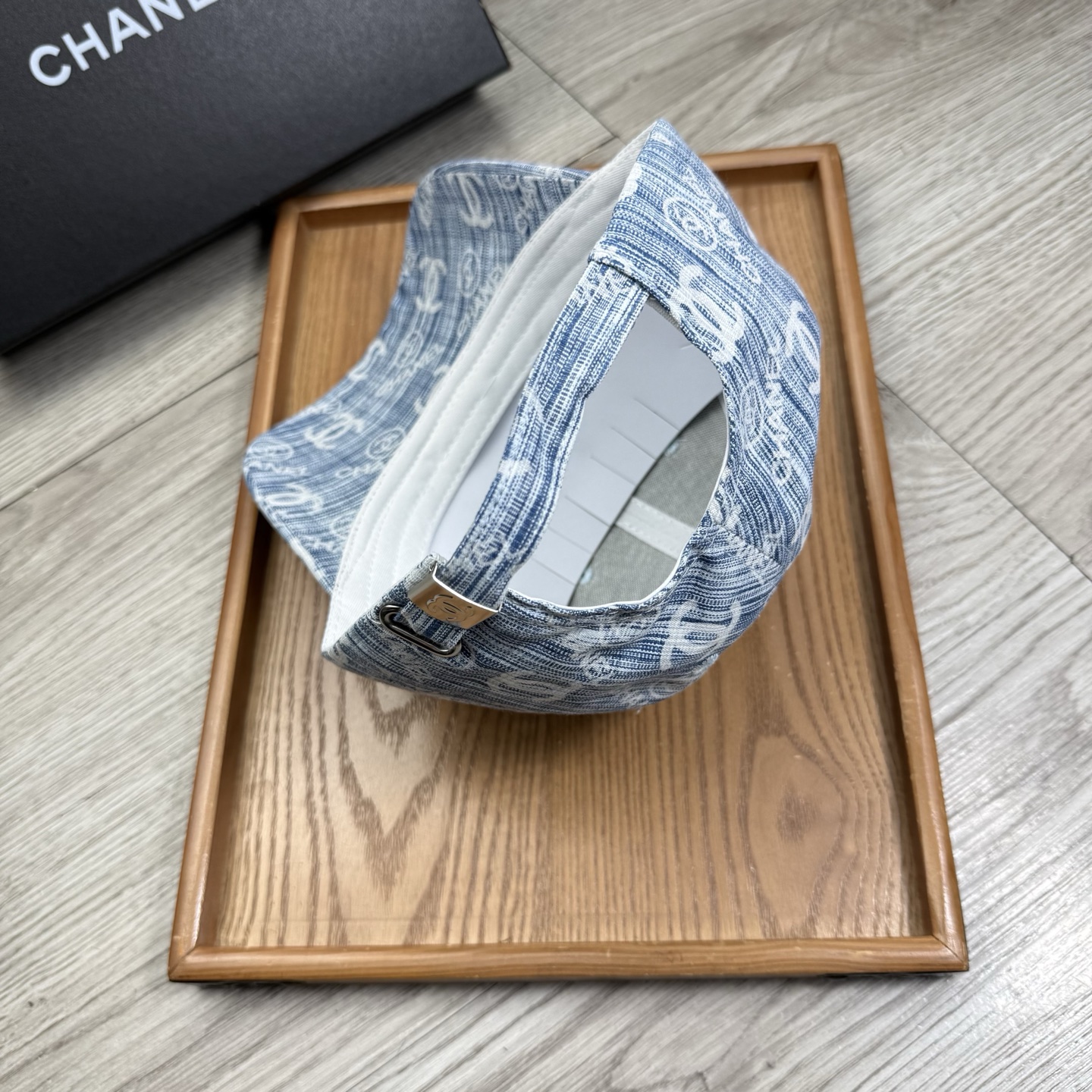 。C家。【配防尘袋】新品棒球帽！材质：纯棉！透气性好！春天挡风，夏天防晒必备单品！颜色大气！款式新颖别致