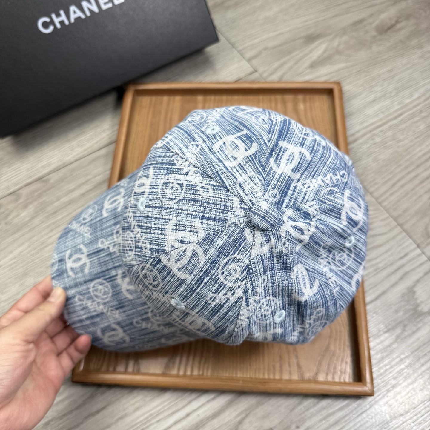 。C家。【配防尘袋】新品棒球帽！材质：纯棉！透气性好！春天挡风，夏天防晒必备单品！颜色大气！款式新颖别致