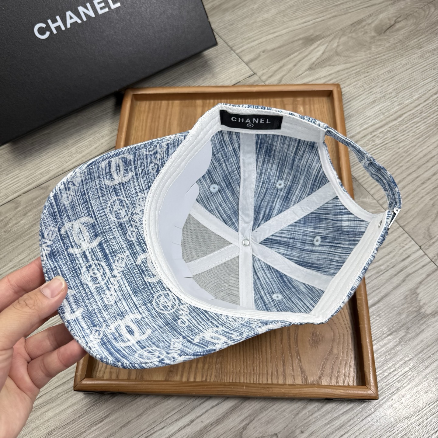 。C家。【配防尘袋】新品棒球帽！材质：纯棉！透气性好！春天挡风，夏天防晒必备单品！颜色大气！款式新颖别致