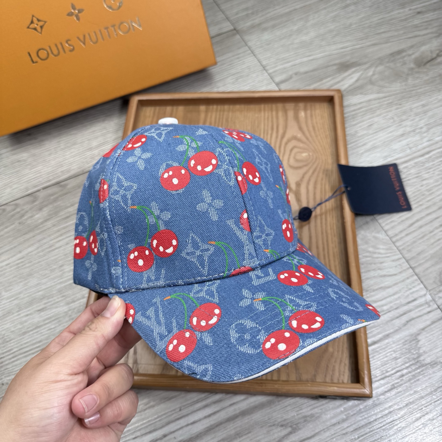 。L家。【配防尘袋】新品棒球帽！材质：纯棉！透气性好！春天挡风，夏天防晒必备单品！颜色大气！款式新颖别致