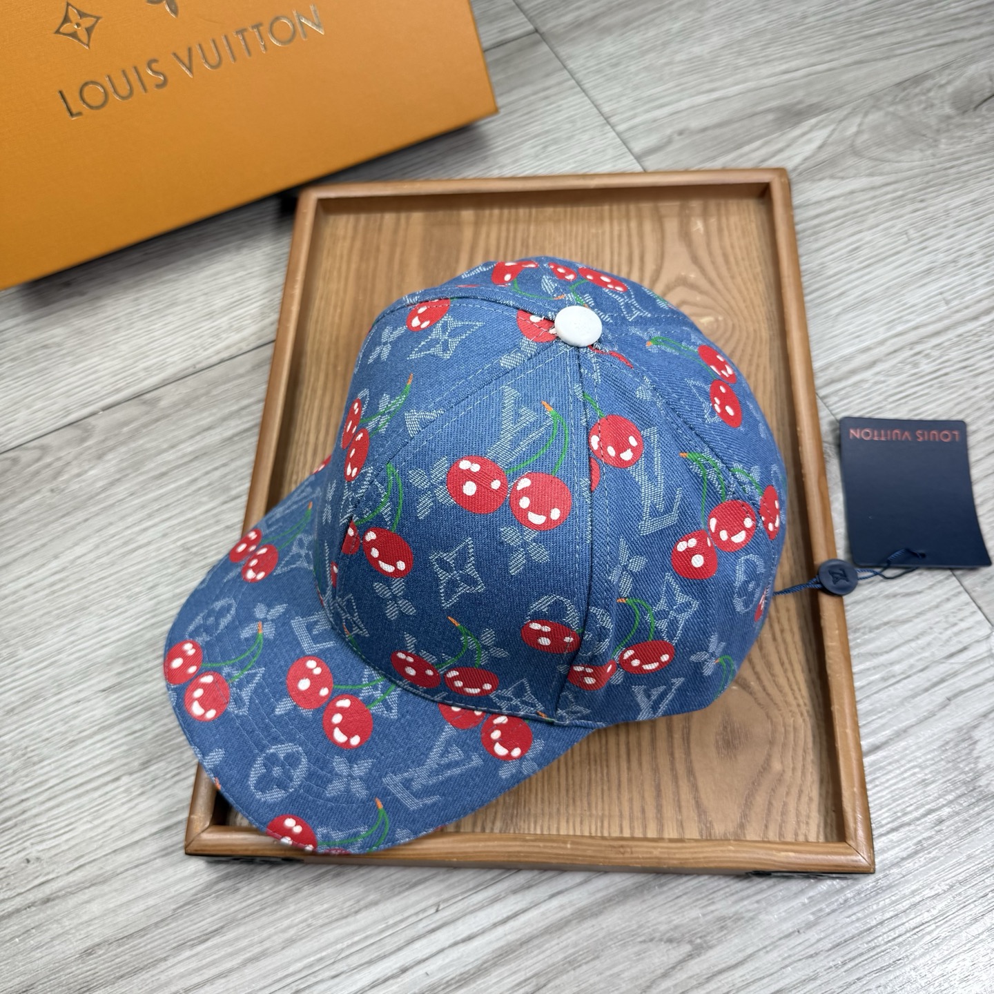 。L家。【配防尘袋】新品棒球帽！材质：纯棉！透气性好！春天挡风，夏天防晒必备单品！颜色大气！款式新颖别致