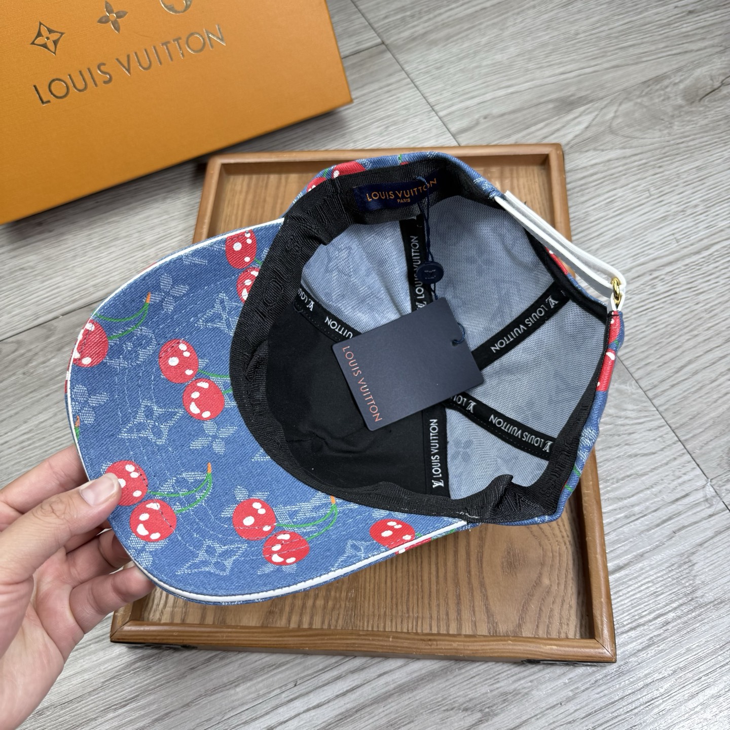。L家。【配防尘袋】新品棒球帽！材质：纯棉！透气性好！春天挡风，夏天防晒必备单品！颜色大气！款式新颖别致