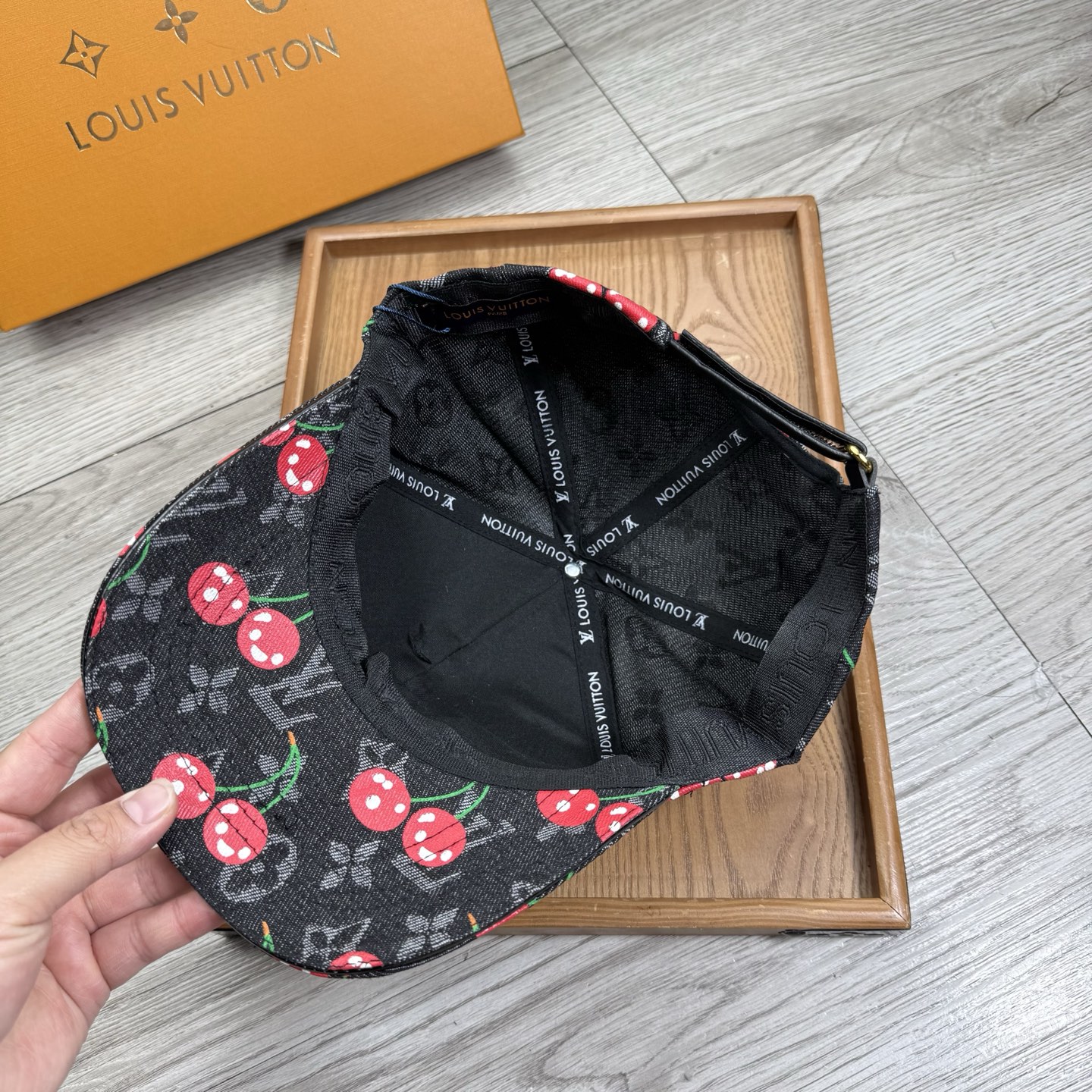 。L家。【配防尘袋】新品棒球帽！材质：纯棉！透气性好！春天挡风，夏天防晒必备单品！颜色大气！款式新颖别致