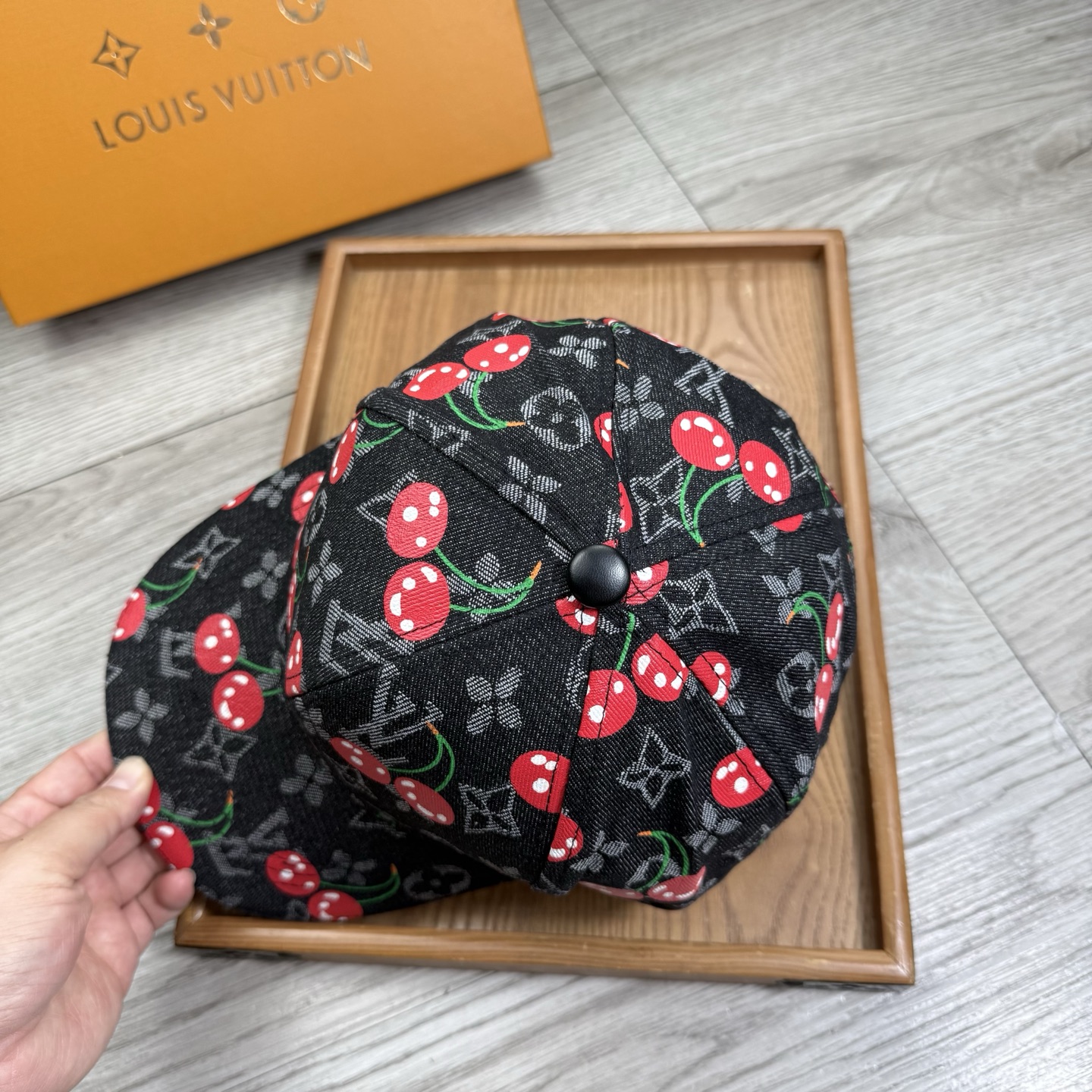 。L家。【配防尘袋】新品棒球帽！材质：纯棉！透气性好！春天挡风，夏天防晒必备单品！颜色大气！款式新颖别致