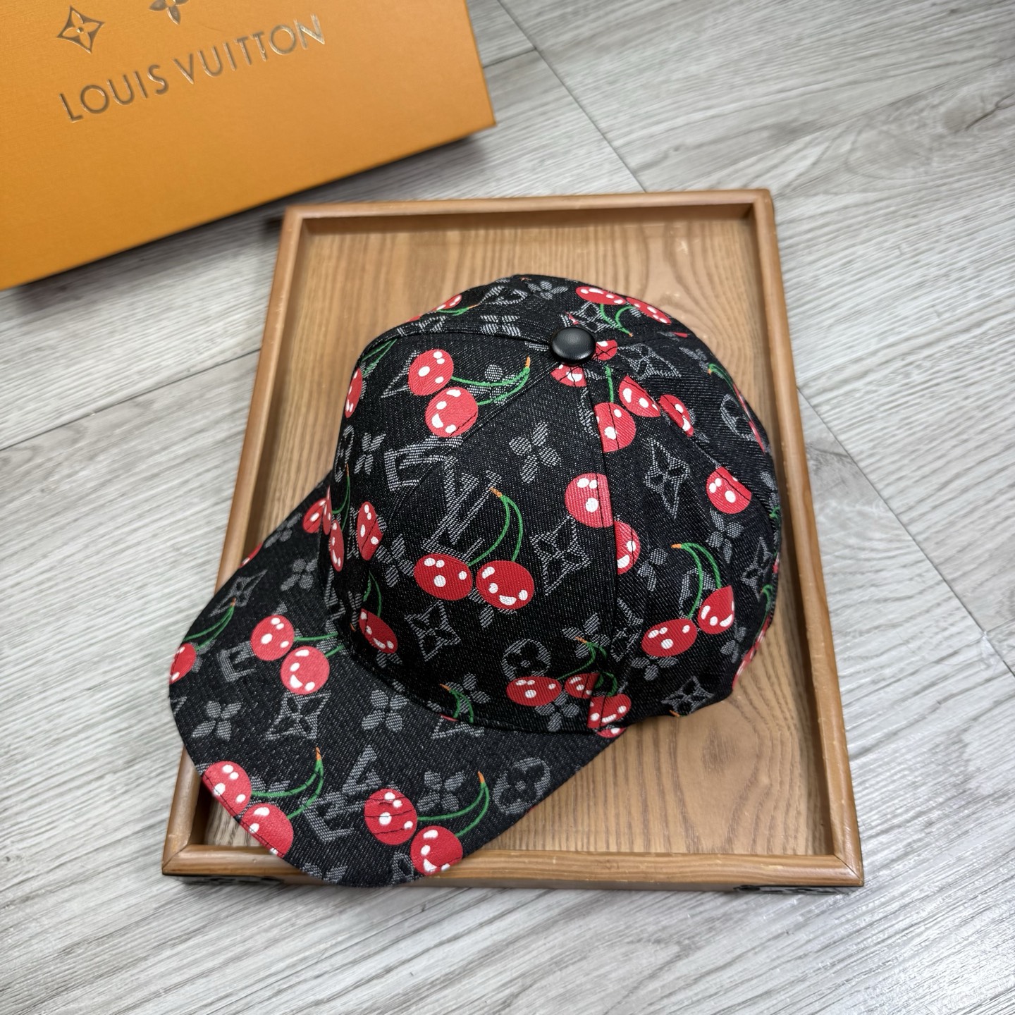 。L家。【配防尘袋】新品棒球帽！材质：纯棉！透气性好！春天挡风，夏天防晒必备单品！颜色大气！款式新颖别致