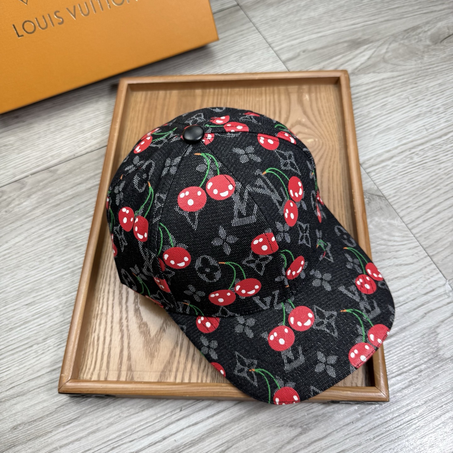 。L家。【配防尘袋】新品棒球帽！材质：纯棉！透气性好！春天挡风，夏天防晒必备单品！颜色大气！款式新颖别致