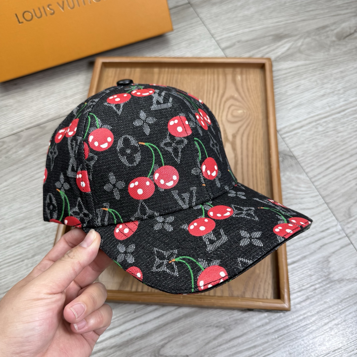 。L家。【配防尘袋】新品棒球帽！材质：纯棉！透气性好！春天挡风，夏天防晒必备单品！颜色大气！款式新颖别致