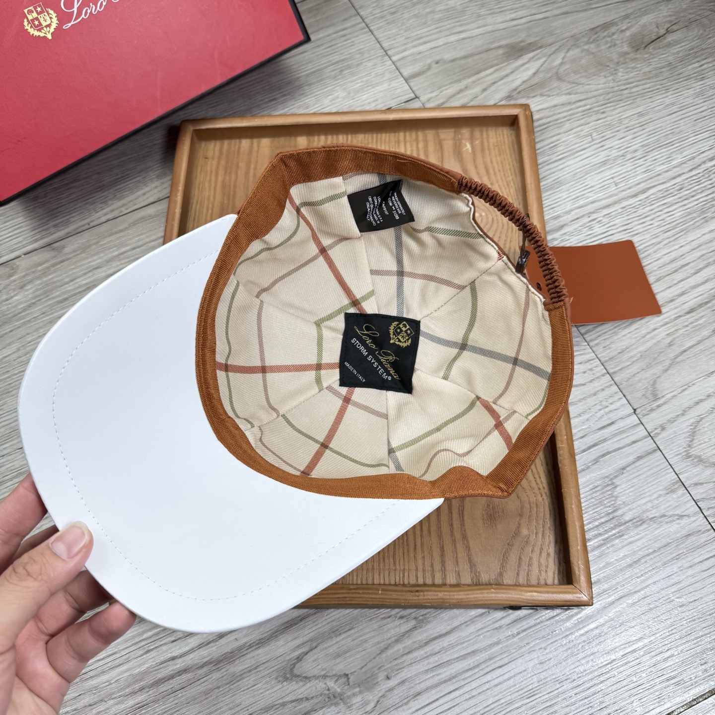 。LP。【配防尘袋】新品棒球帽！材质：纯棉！透气性好！春天挡风，夏天防晒必备单品！颜色大气！款式新颖别致