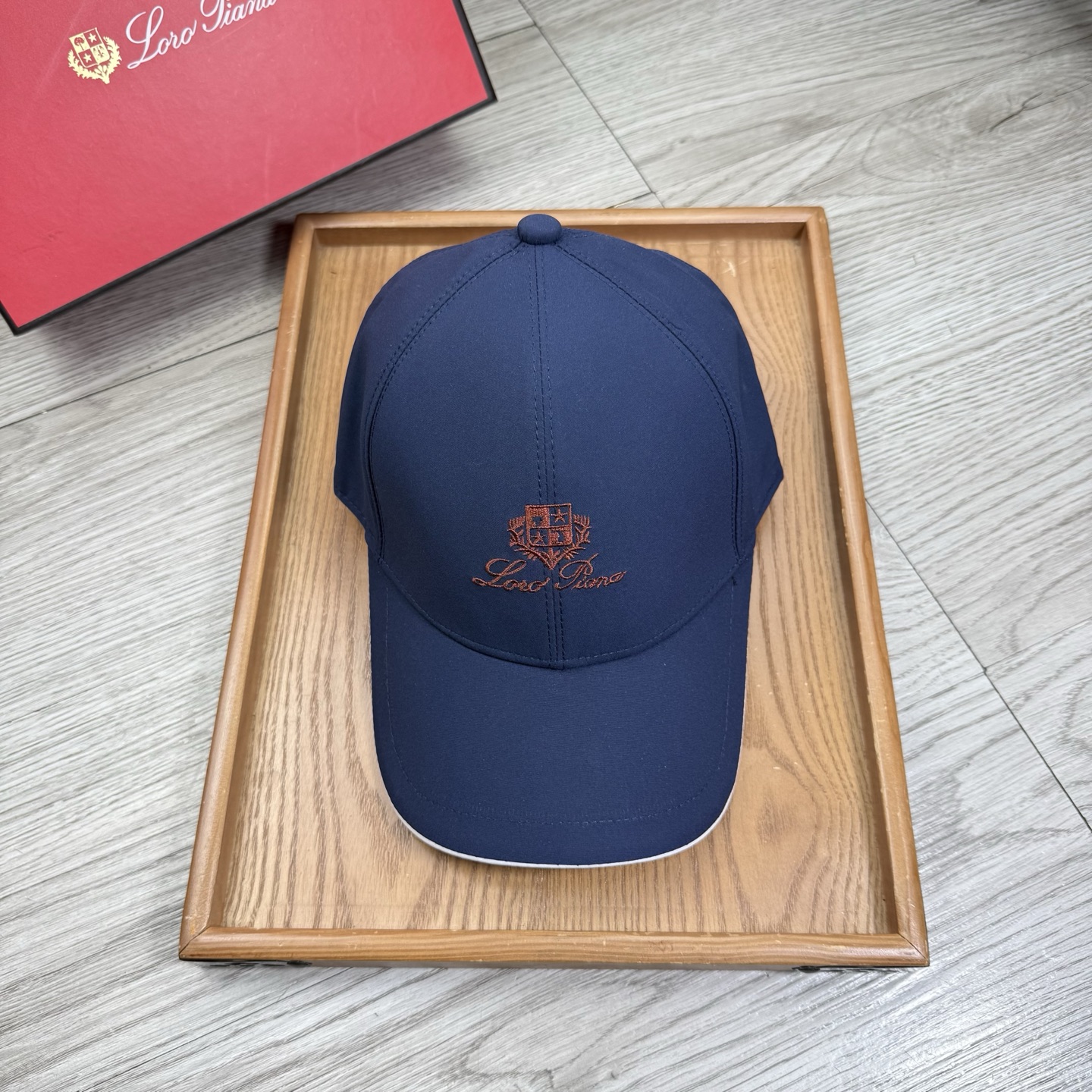 。LP。【配防尘袋】新品棒球帽！材质：纯棉！透气性好！春天挡风，夏天防晒必备单品！颜色大气！款式新颖别致