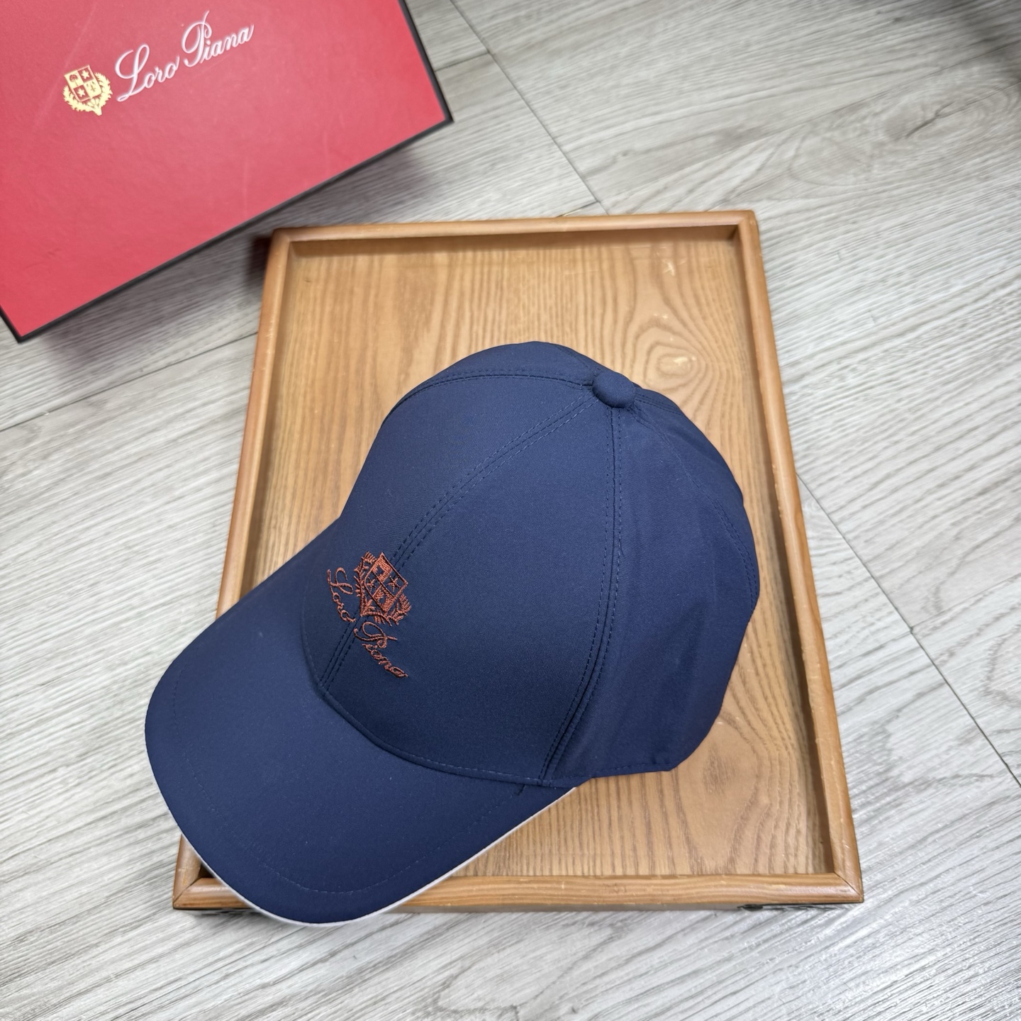 。LP。【配防尘袋】新品棒球帽！材质：纯棉！透气性好！春天挡风，夏天防晒必备单品！颜色大气！款式新颖别致