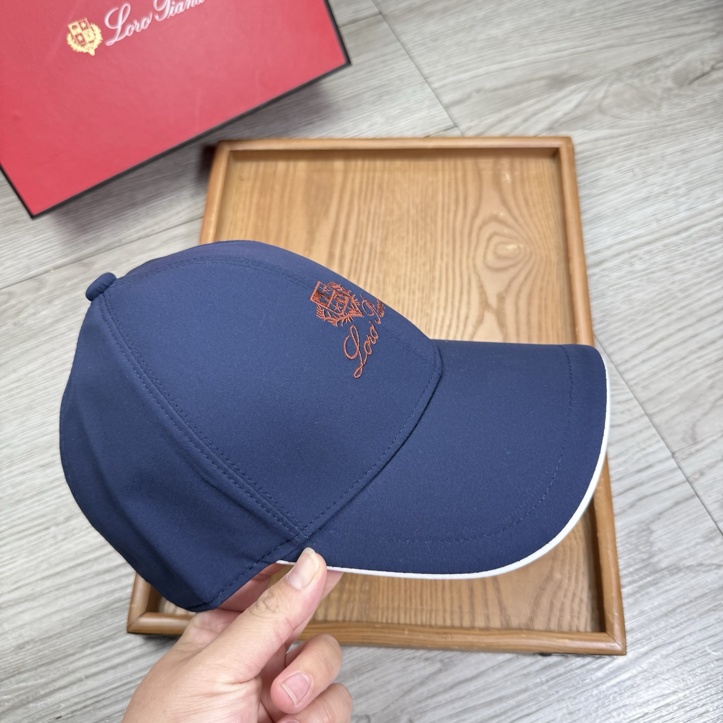 。LP。【配防尘袋】新品棒球帽！材质：纯棉！透气性好！春天挡风，夏天防晒必备单品！颜色大气！款式新颖别致
