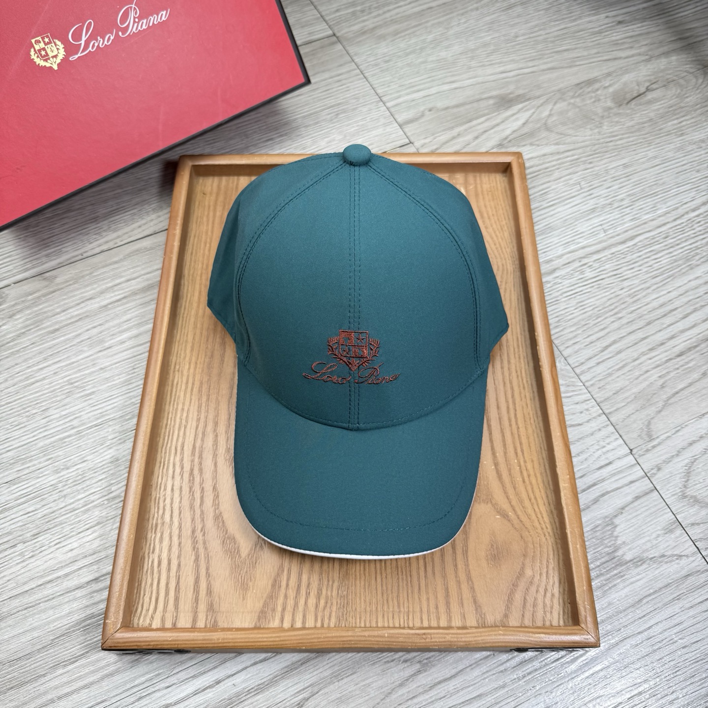。LP。【配防尘袋】新品棒球帽！材质：纯棉！透气性好！春天挡风，夏天防晒必备单品！颜色大气！款式新颖别致