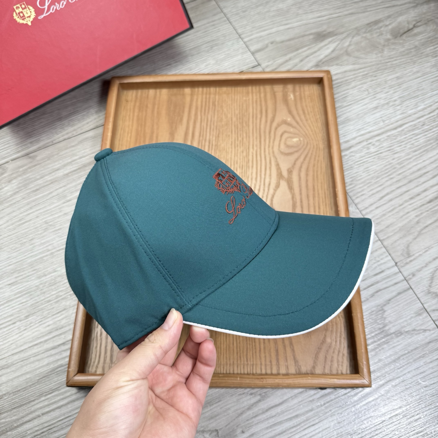 。LP。【配防尘袋】新品棒球帽！材质：纯棉！透气性好！春天挡风，夏天防晒必备单品！颜色大气！款式新颖别致