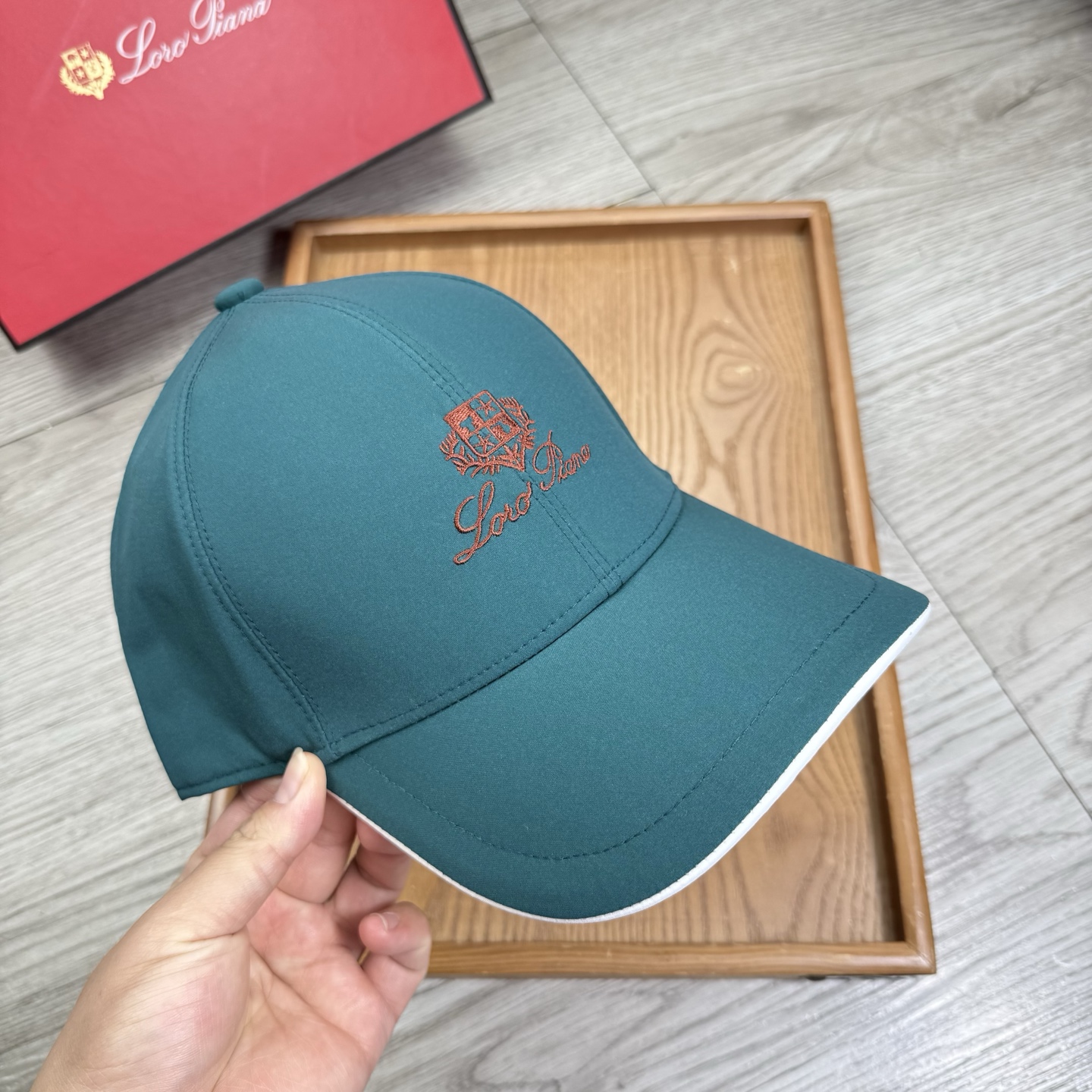 。LP。【配防尘袋】新品棒球帽！材质：纯棉！透气性好！春天挡风，夏天防晒必备单品！颜色大气！款式新颖别致