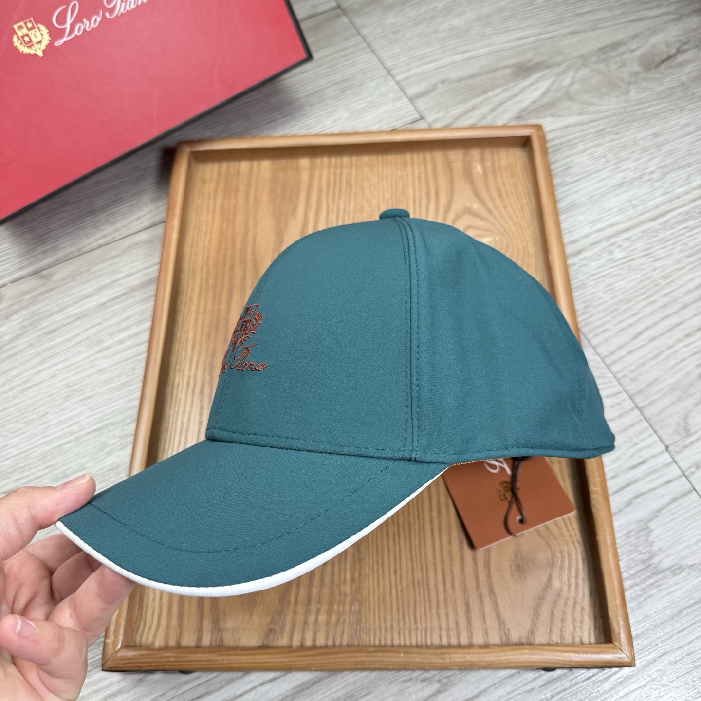 。LP。【配防尘袋】新品棒球帽！材质：纯棉！透气性好！春天挡风，夏天防晒必备单品！颜色大气！款式新颖别致