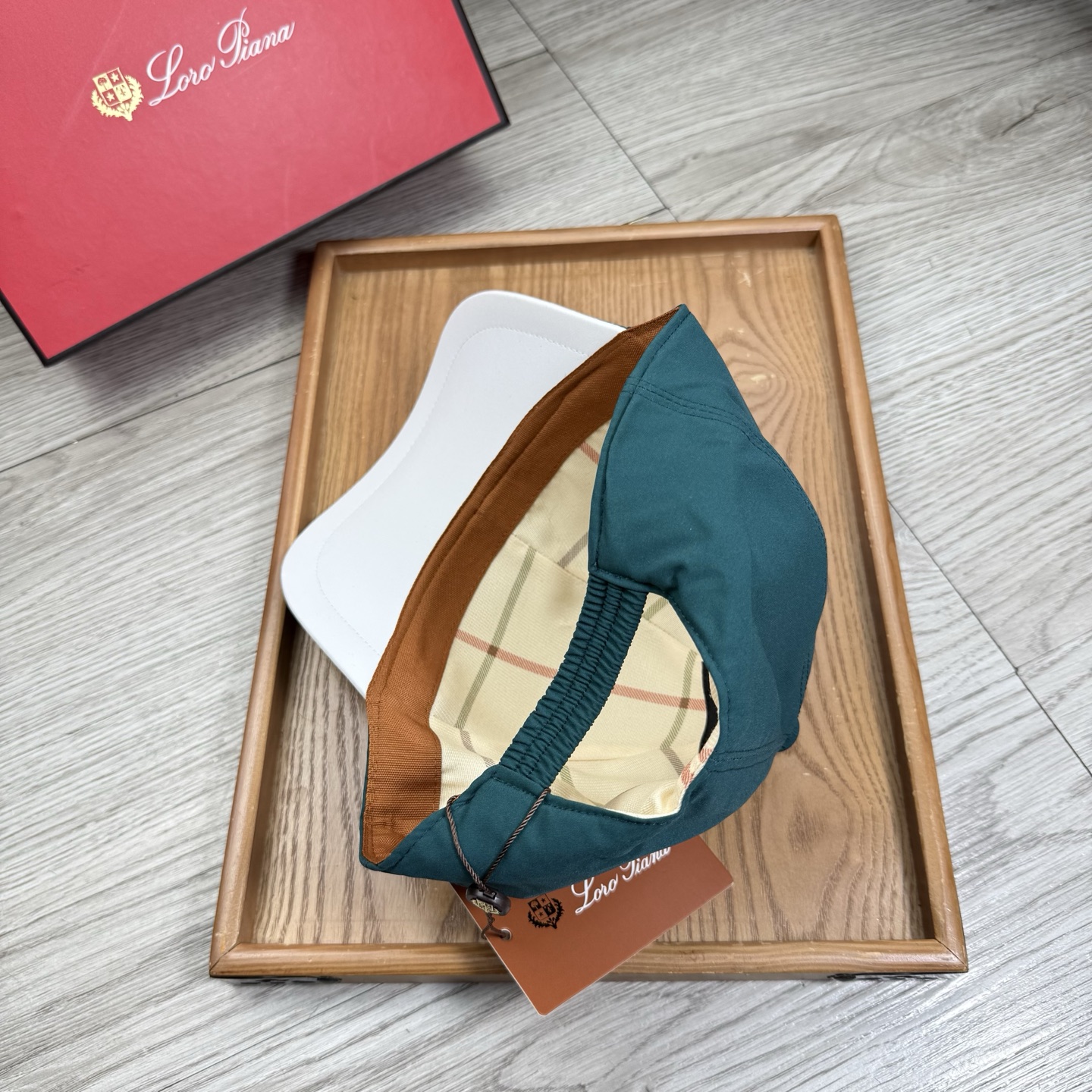 。LP。【配防尘袋】新品棒球帽！材质：纯棉！透气性好！春天挡风，夏天防晒必备单品！颜色大气！款式新颖别致