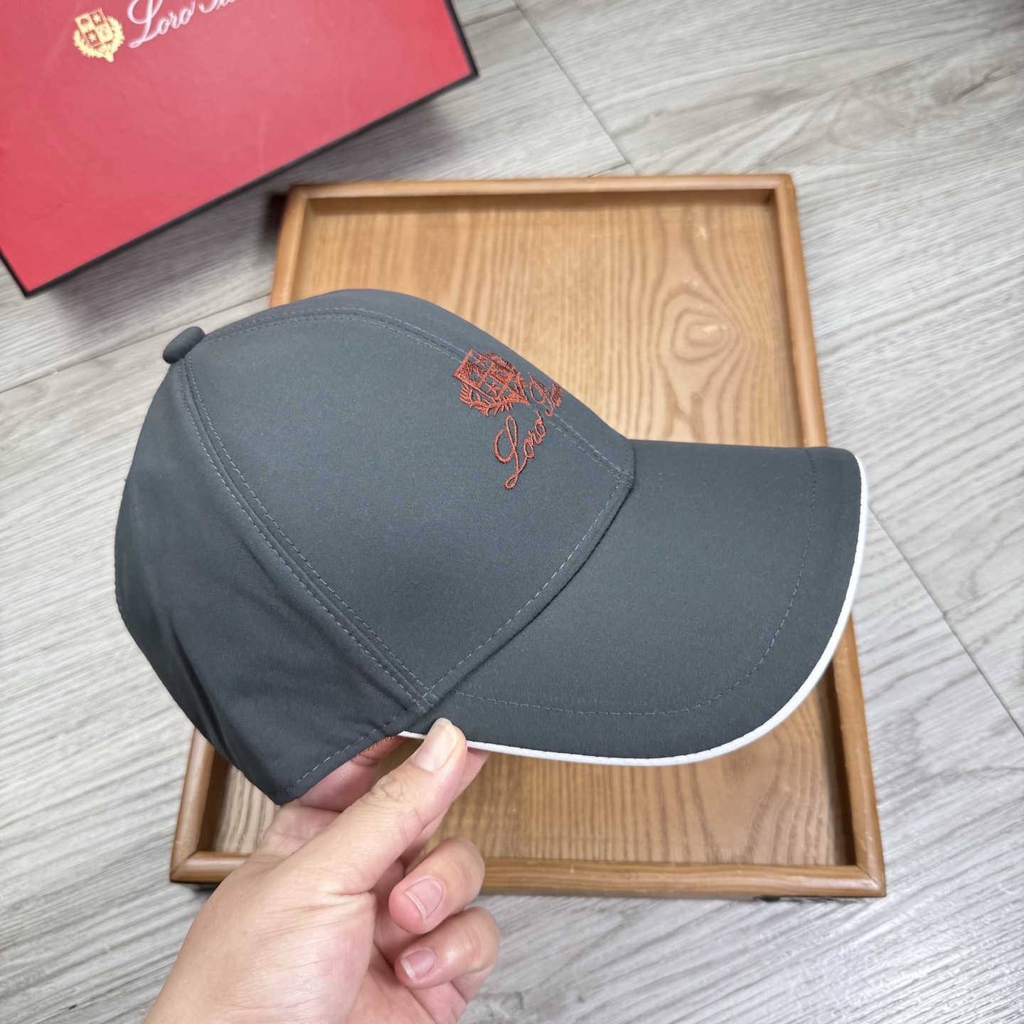。LP。【配防尘袋】新品棒球帽！材质：纯棉！透气性好！春天挡风，夏天防晒必备单品！颜色大气！款式新颖别致