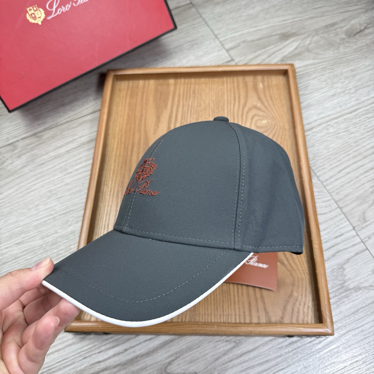 。LP。【配防尘袋】新品棒球帽！材质：纯棉！透气性好！春天挡风，夏天防晒必备单品！颜色大气！款式新颖别致